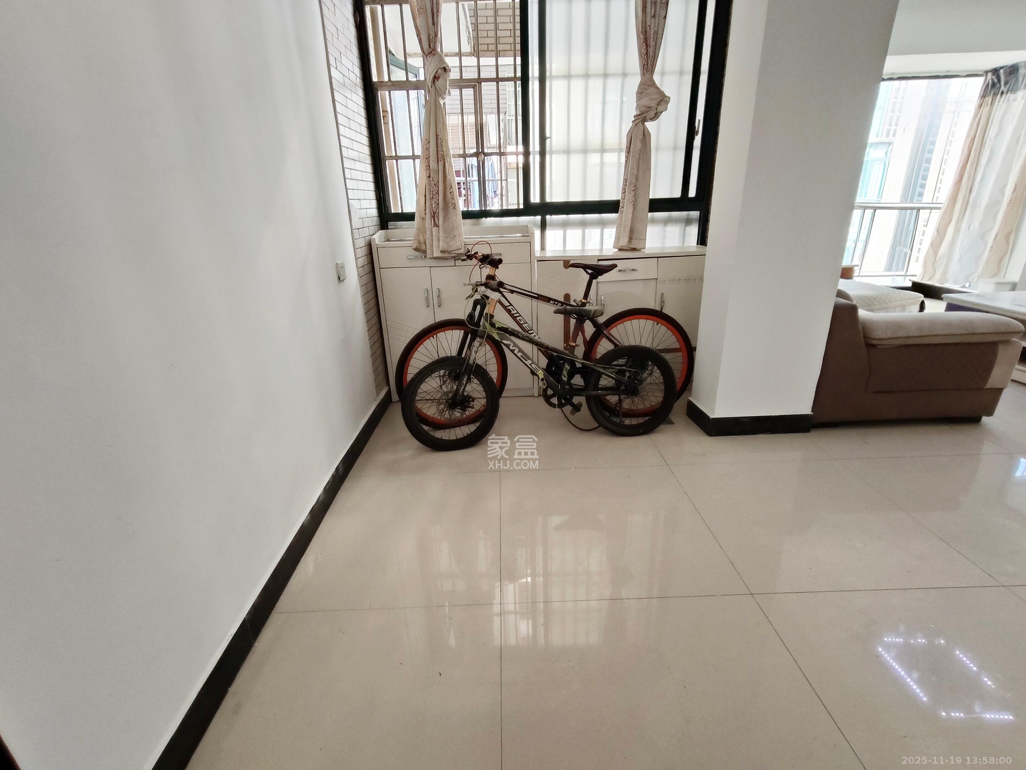 华天LOHO小镇  3室2厅1卫    1600.0元/月室内图