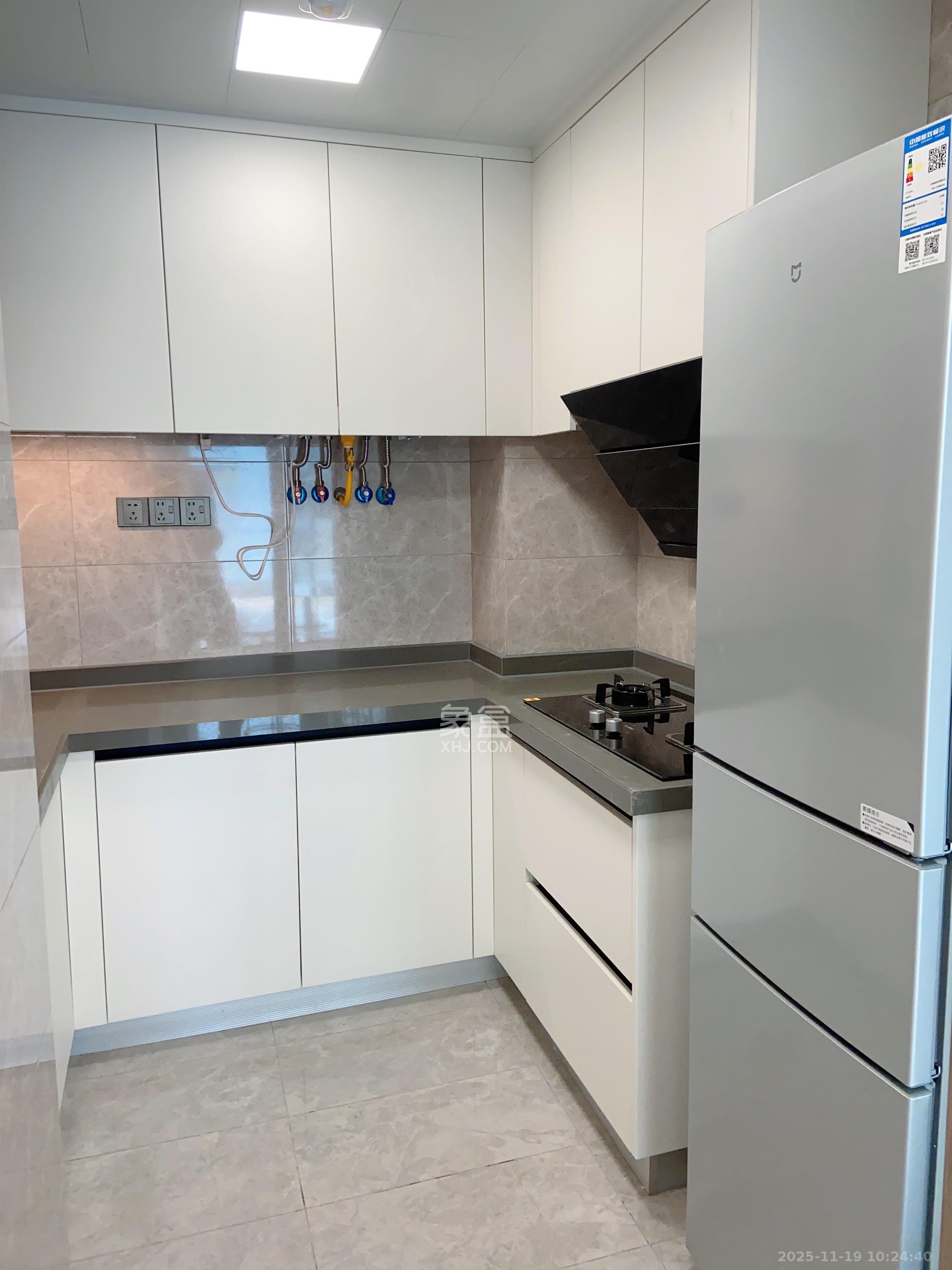 旭辉铂宸府  3室2厅2卫    2500.0元/月室内图