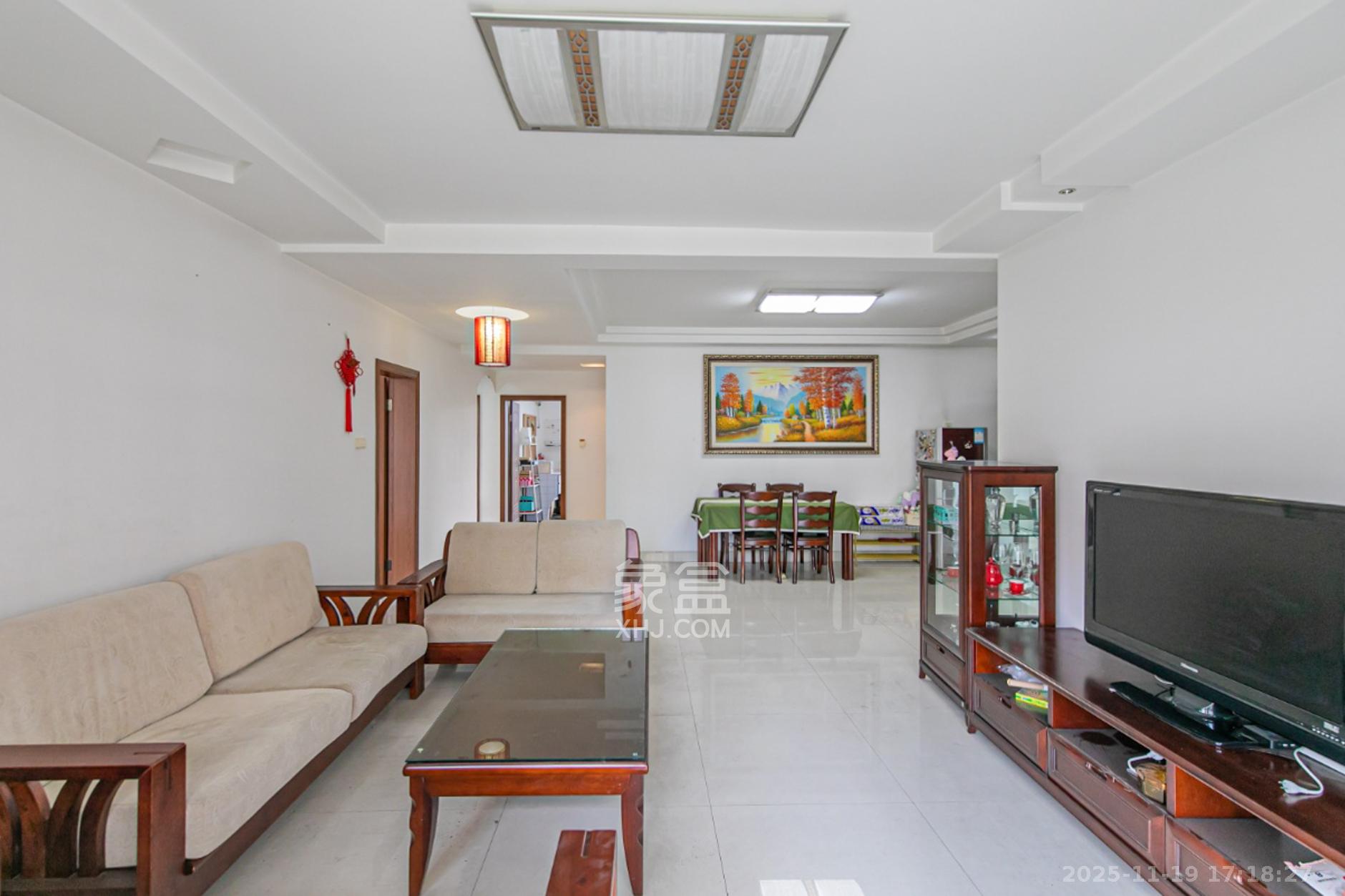 阳光丽景 4室2厅2卫 83.0万 阳光丽景 4室2厅2卫 83.0万客厅