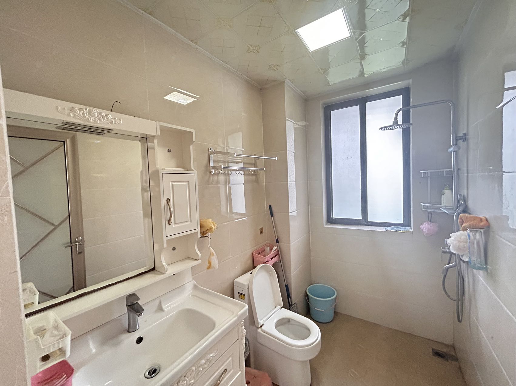 绿地海长流一期  2室2厅1卫    2200.0元/月室内图