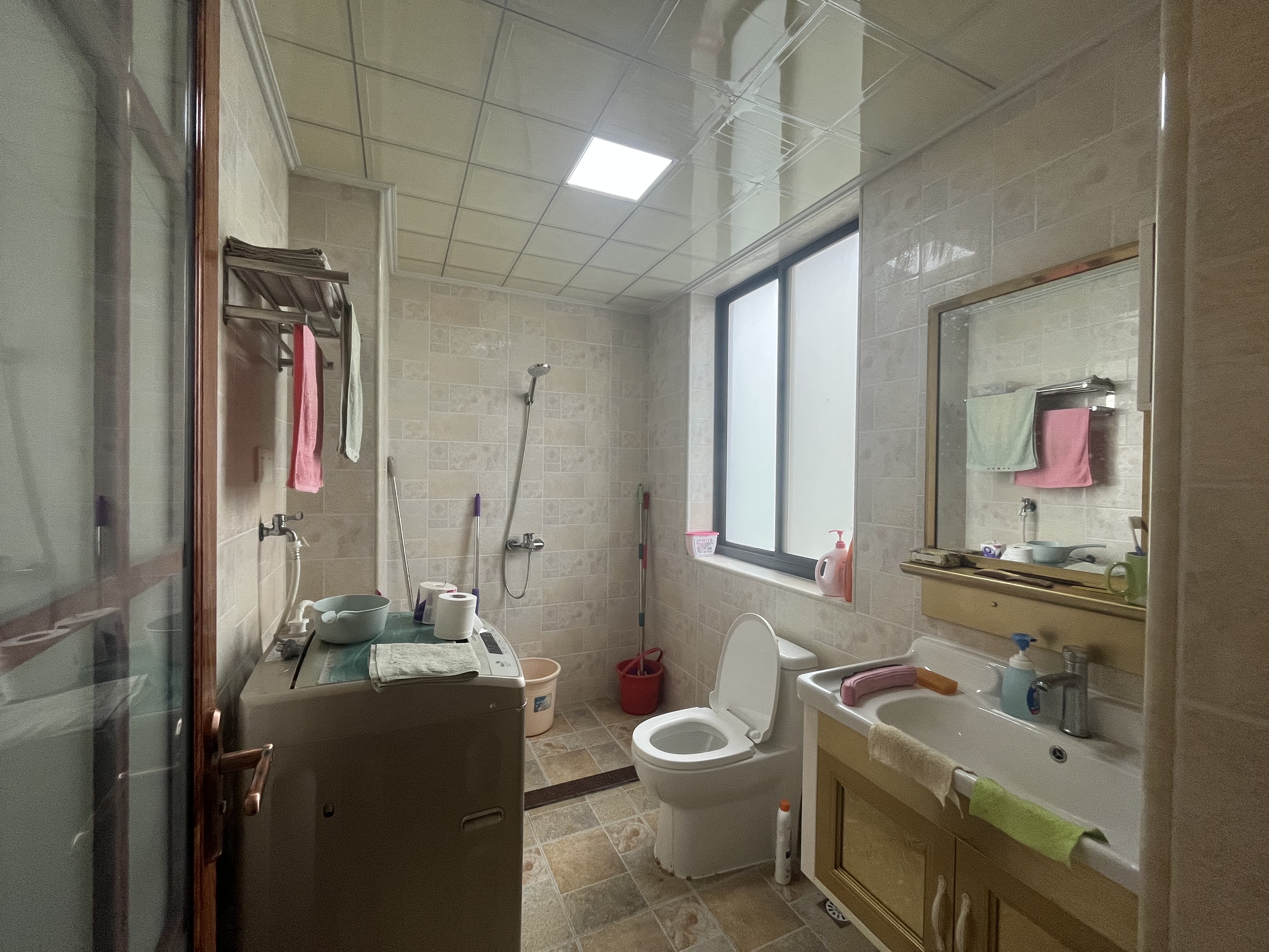 绿地海长流一期  2室2厅1卫    2600.0元/月室内图