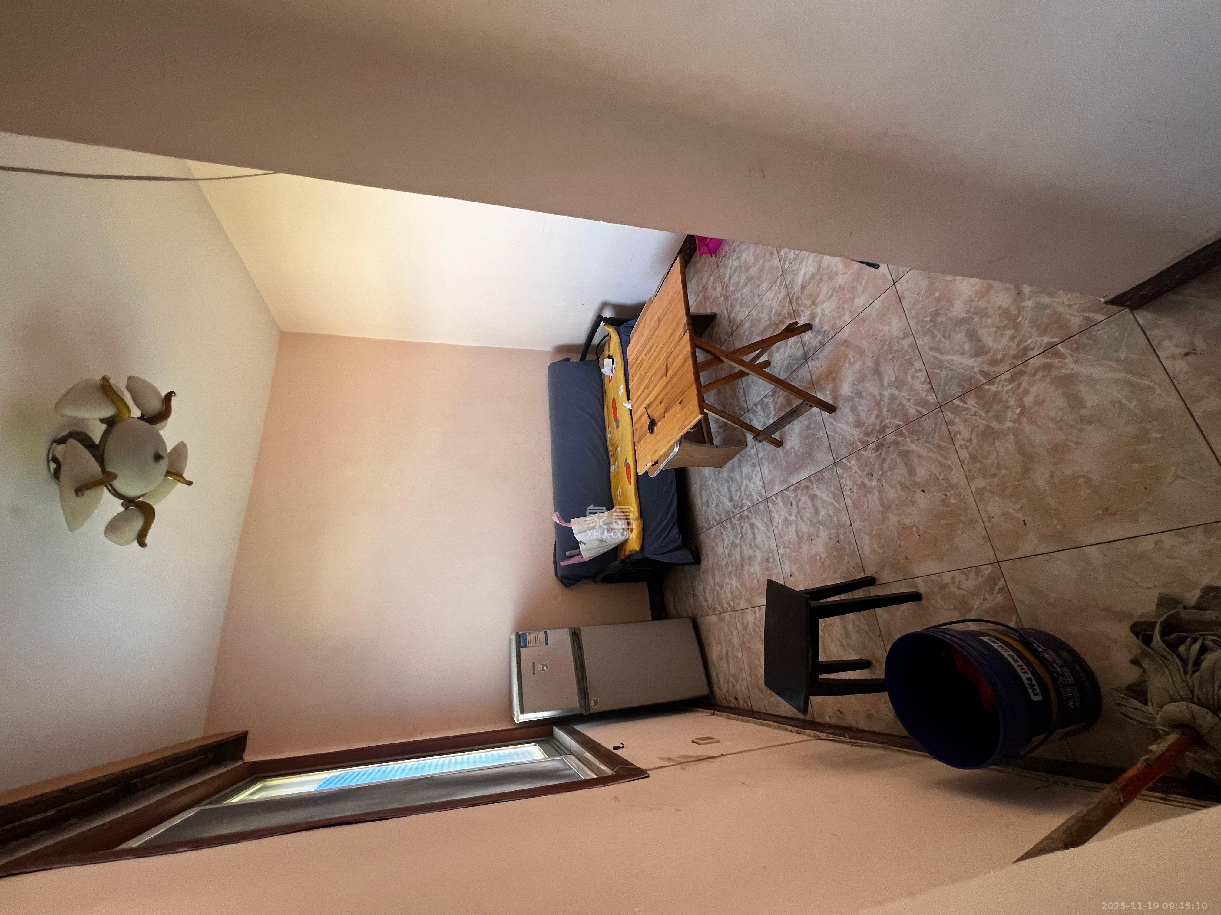 向韶村 1室1厅1卫 1300.0元/月 向韶村 1室1厅1卫 1300.0元/月室内图