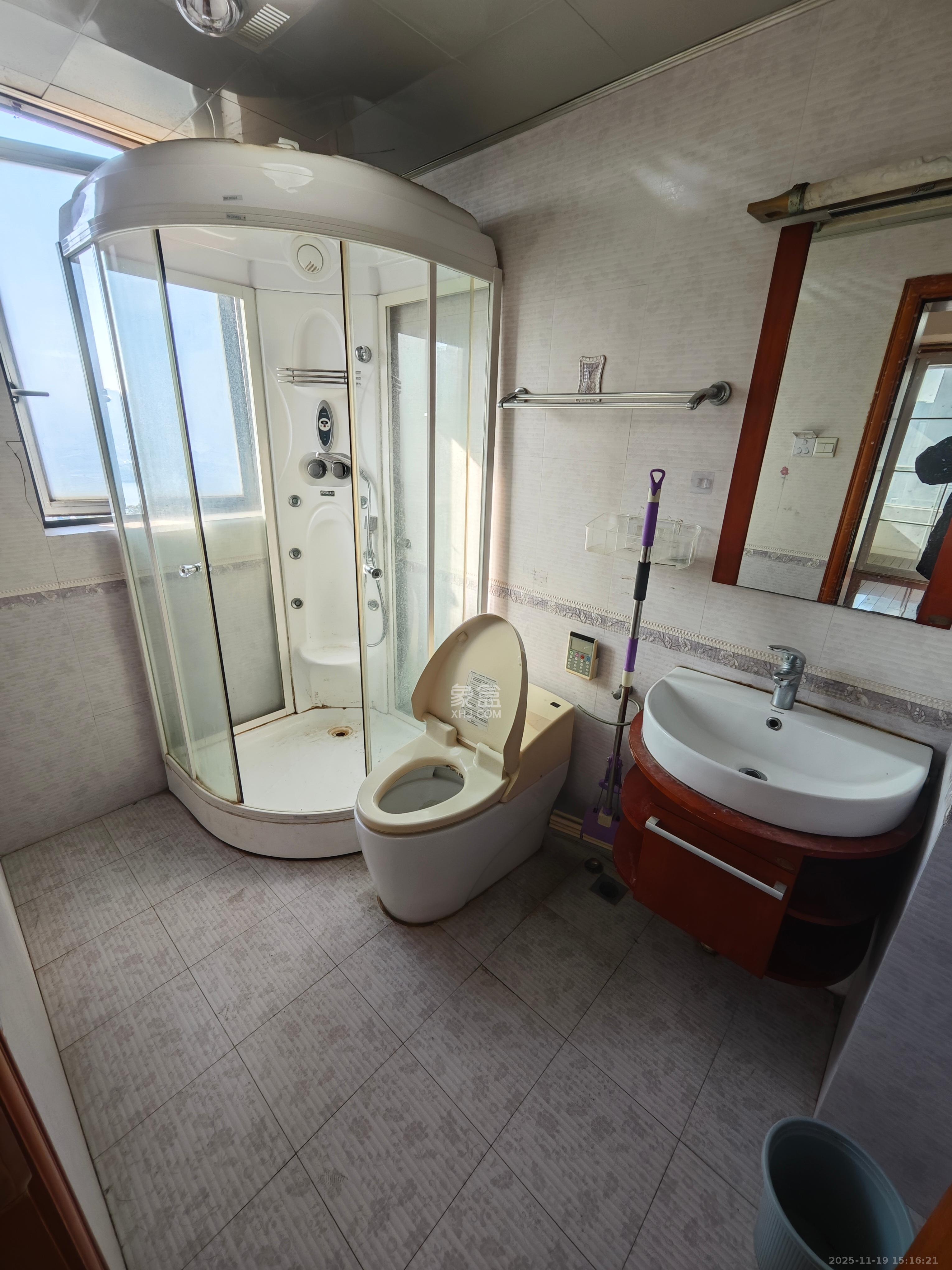 五一大道202(中环壹世界) 3室2厅2卫 5000.0元/月 五一大道202(中环壹世界) 3室2厅2卫 5000.0元/月室内图