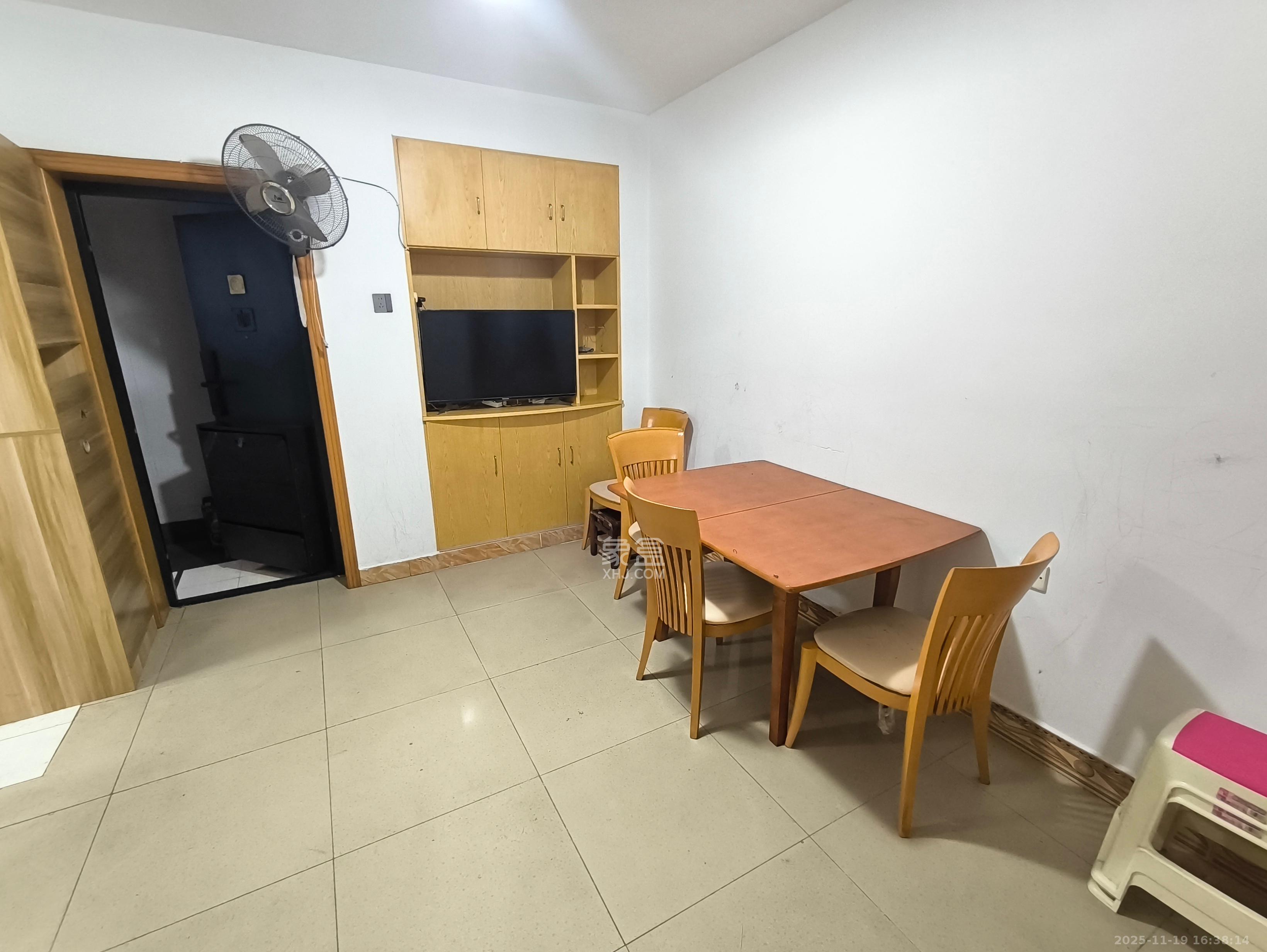 信达大厦  2室1厅1卫    1800.0元/月室内图