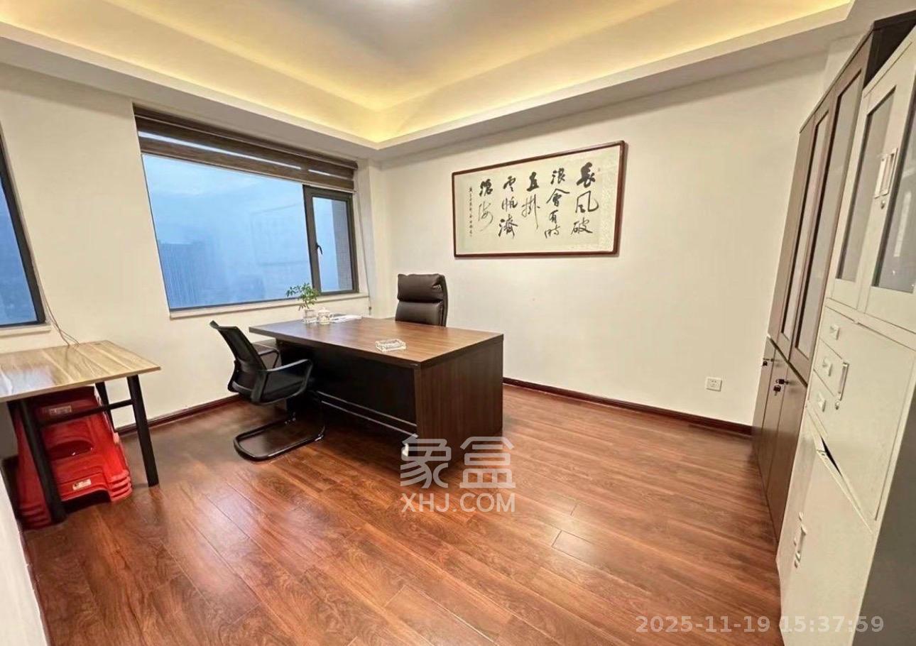 长房中庭国际(东郡华蓉广场) 1室0厅0卫 9000.0元/月 长房中庭国际(东郡华蓉广场) 1室0厅0卫 9000.0元/月室内图