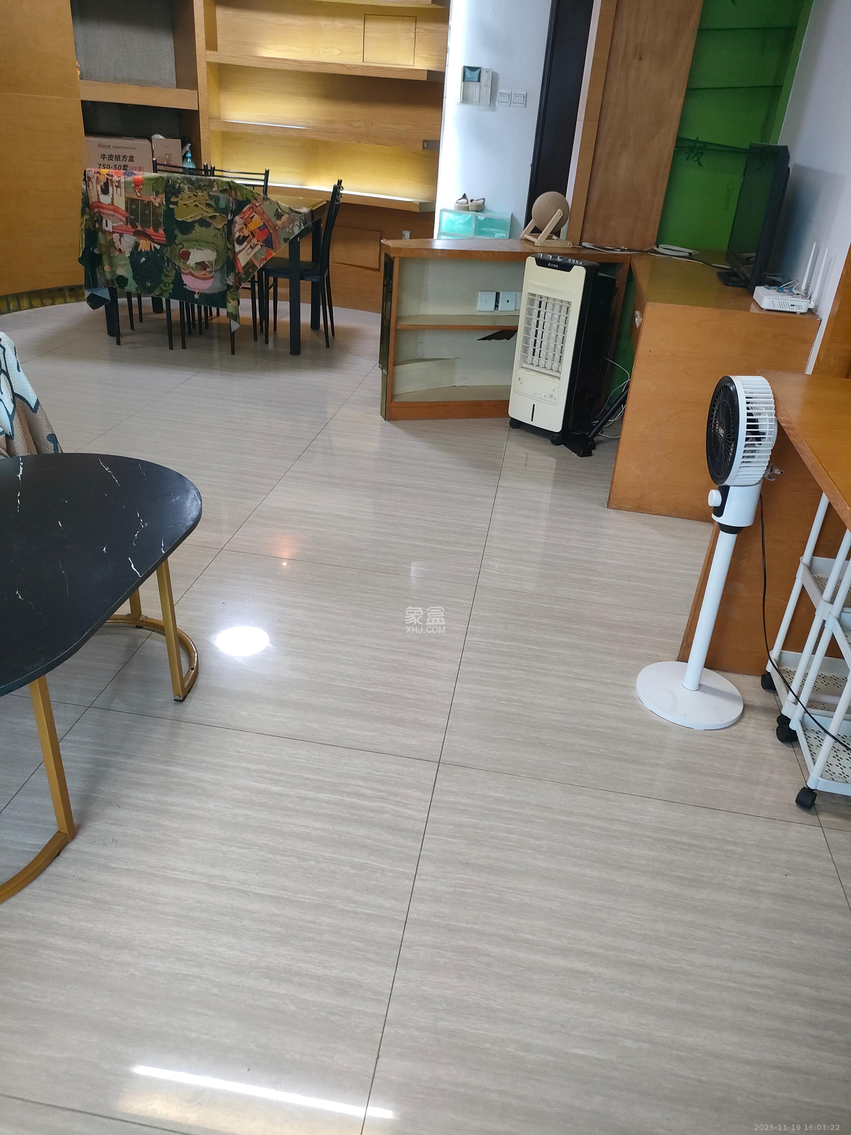 湘府9号  1室2厅1卫    1000.0元/月