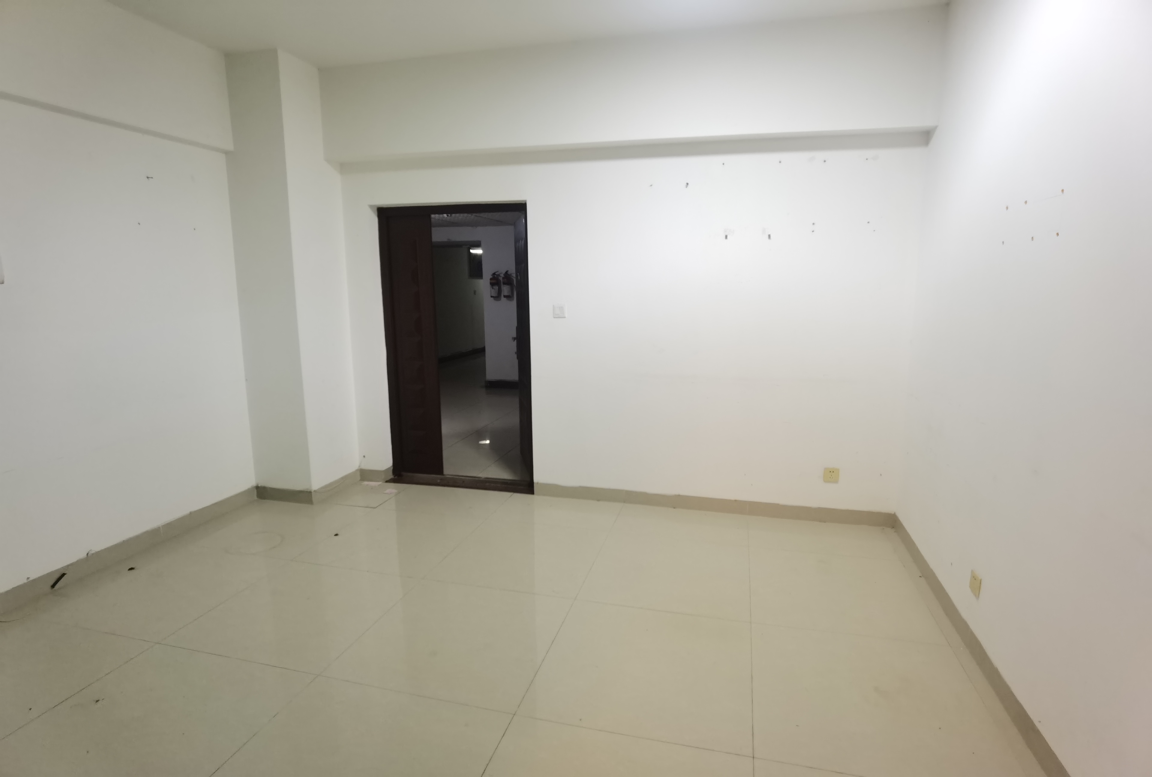 兴力国际大厦 4室1厅1卫 110.0万 兴力国际大厦 4室1厅1卫 110.0万客厅