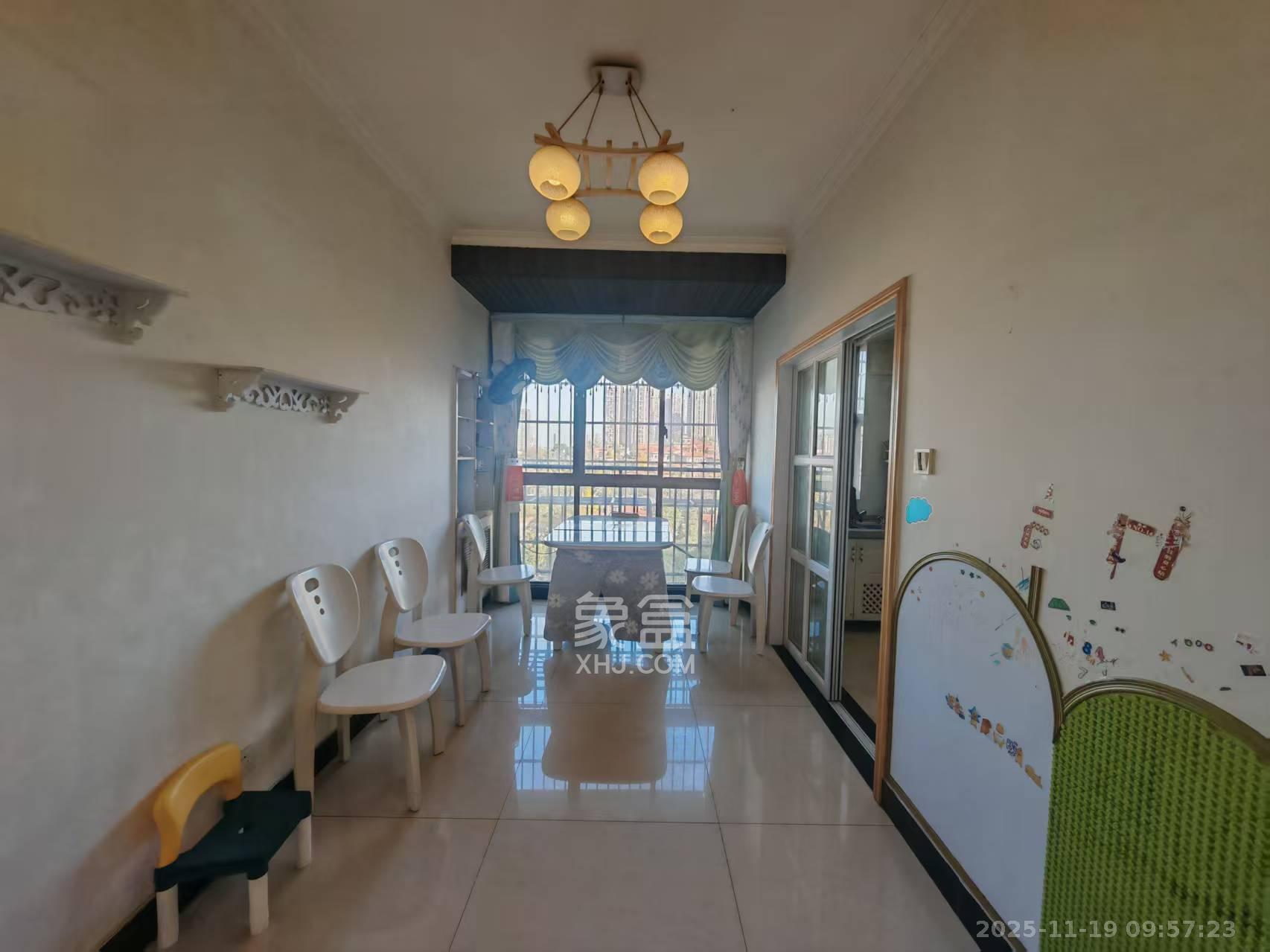 四季星城  3室2厅1卫    1800.0元/月室内图