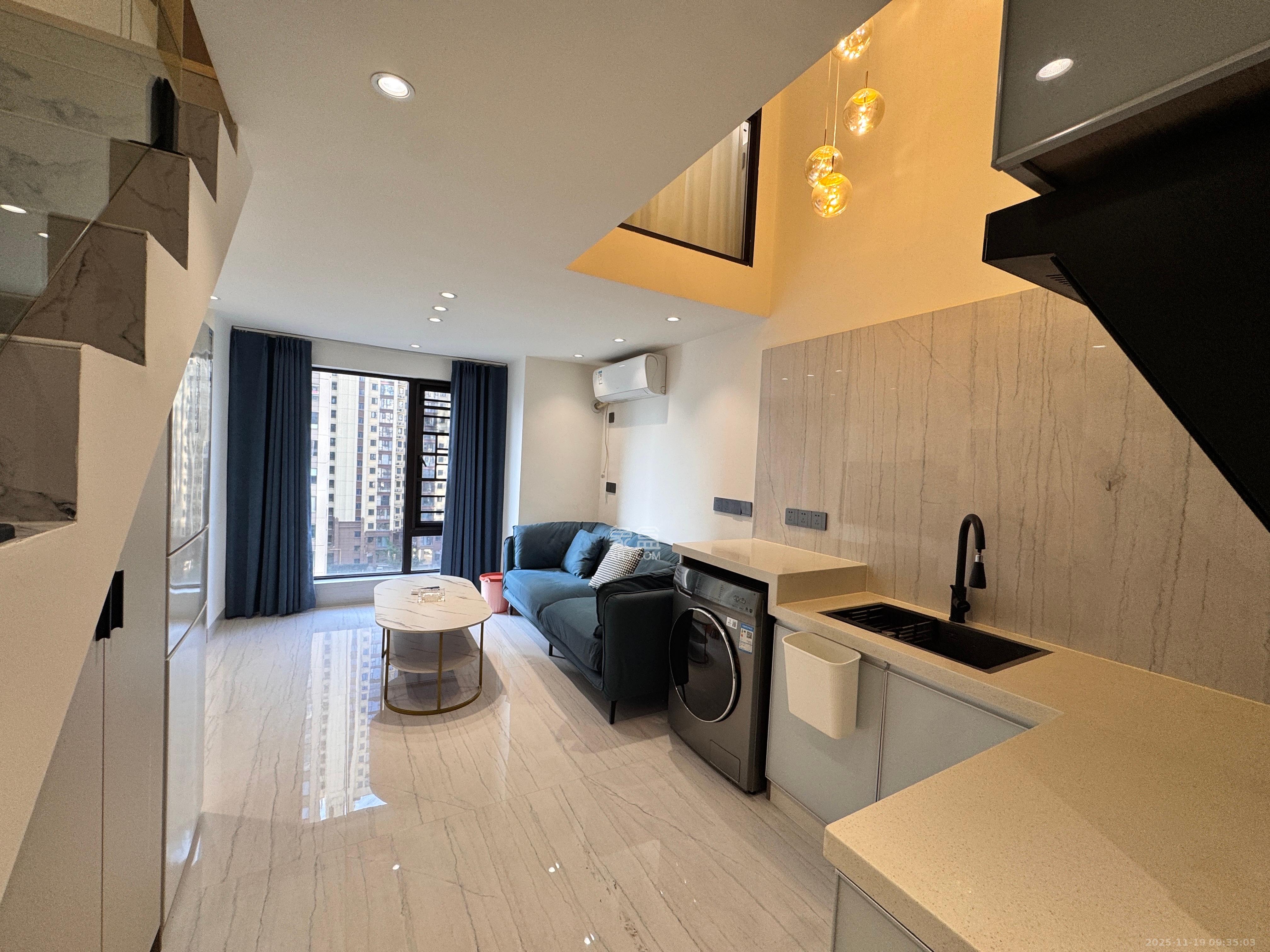 卓越江岸  2室1厅1卫    2300.0元/月