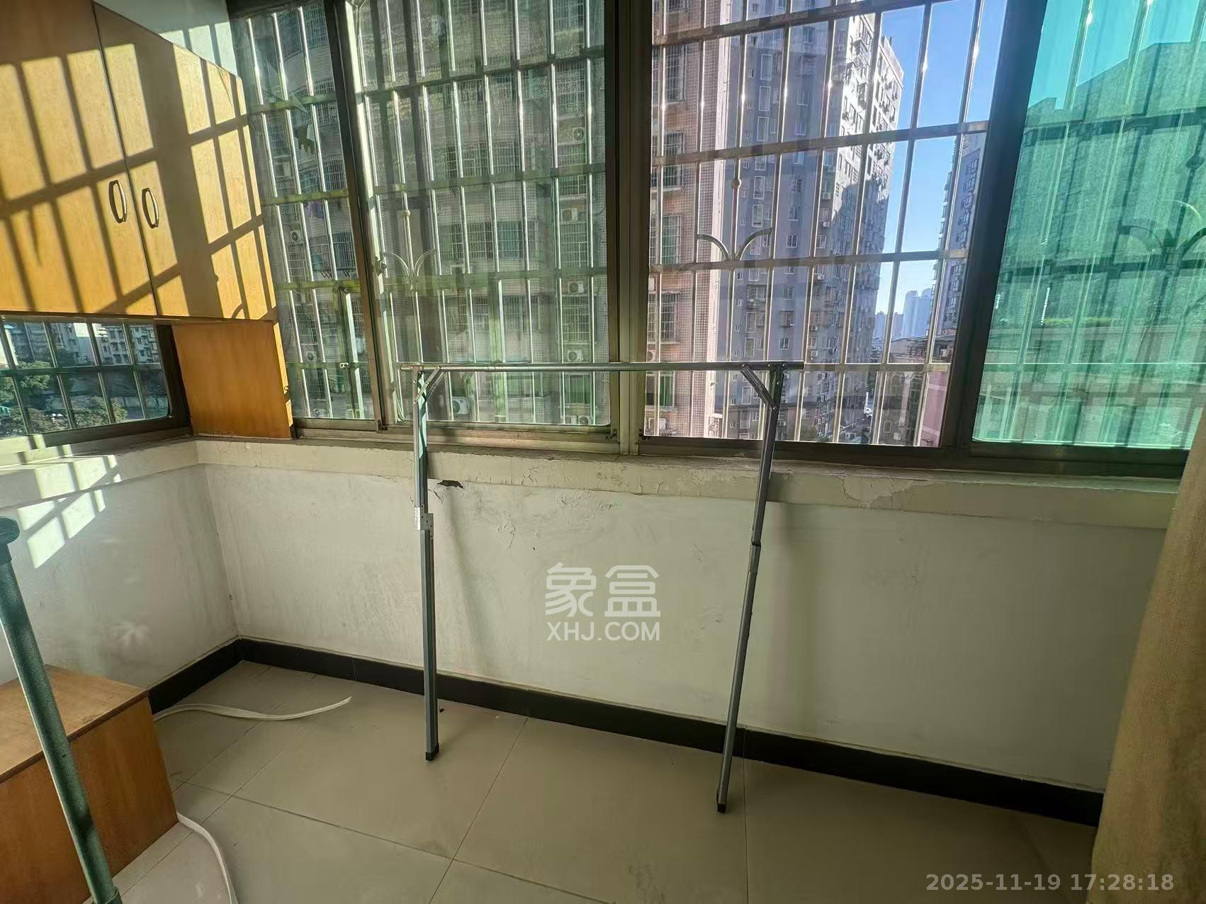 时代天骄  3室2厅2卫    2100.0元/月室内图