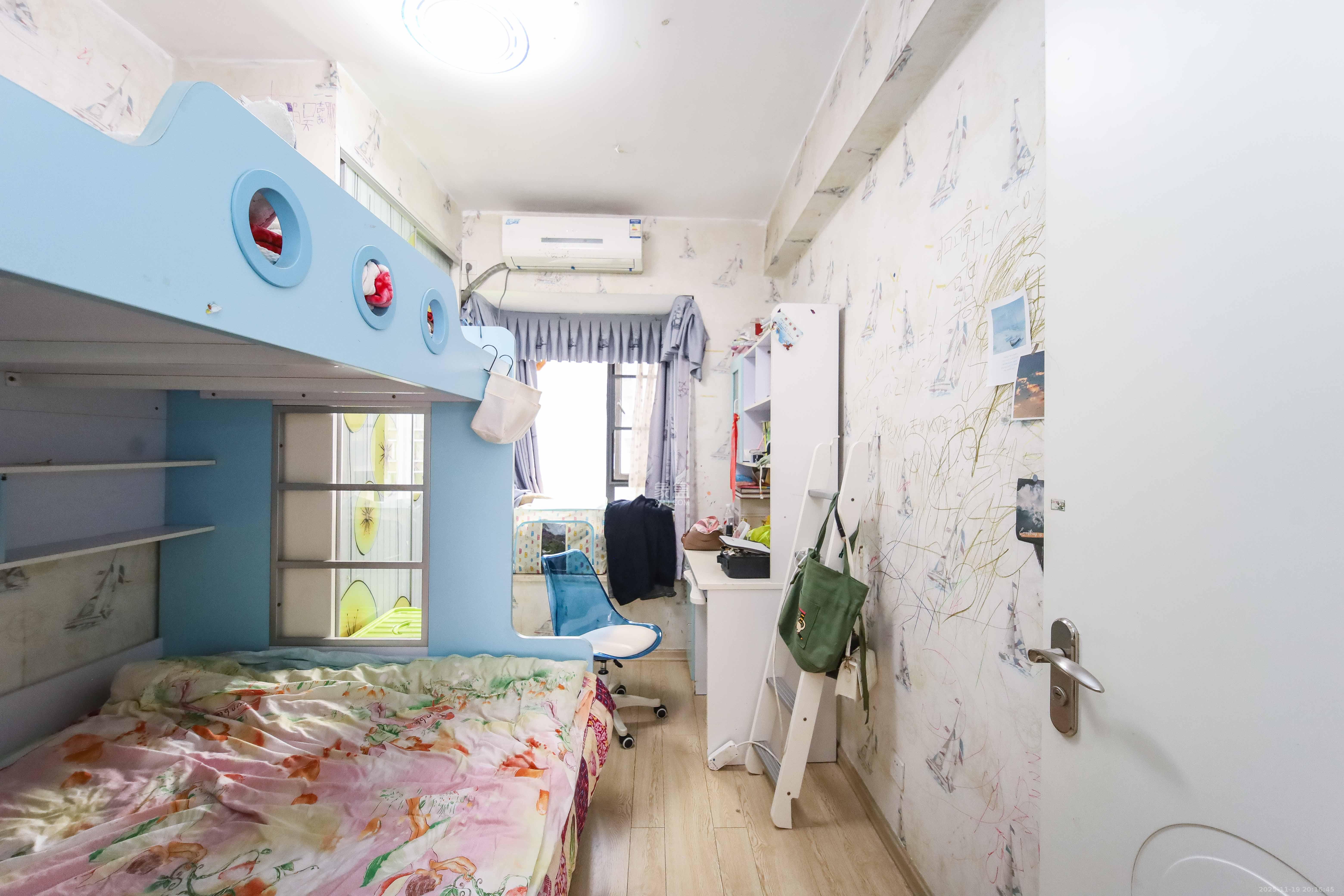 鸿基橄榄君庭 4室2厅2卫 130.0万 鸿基橄榄君庭 4室2厅2卫 130.0万卧室