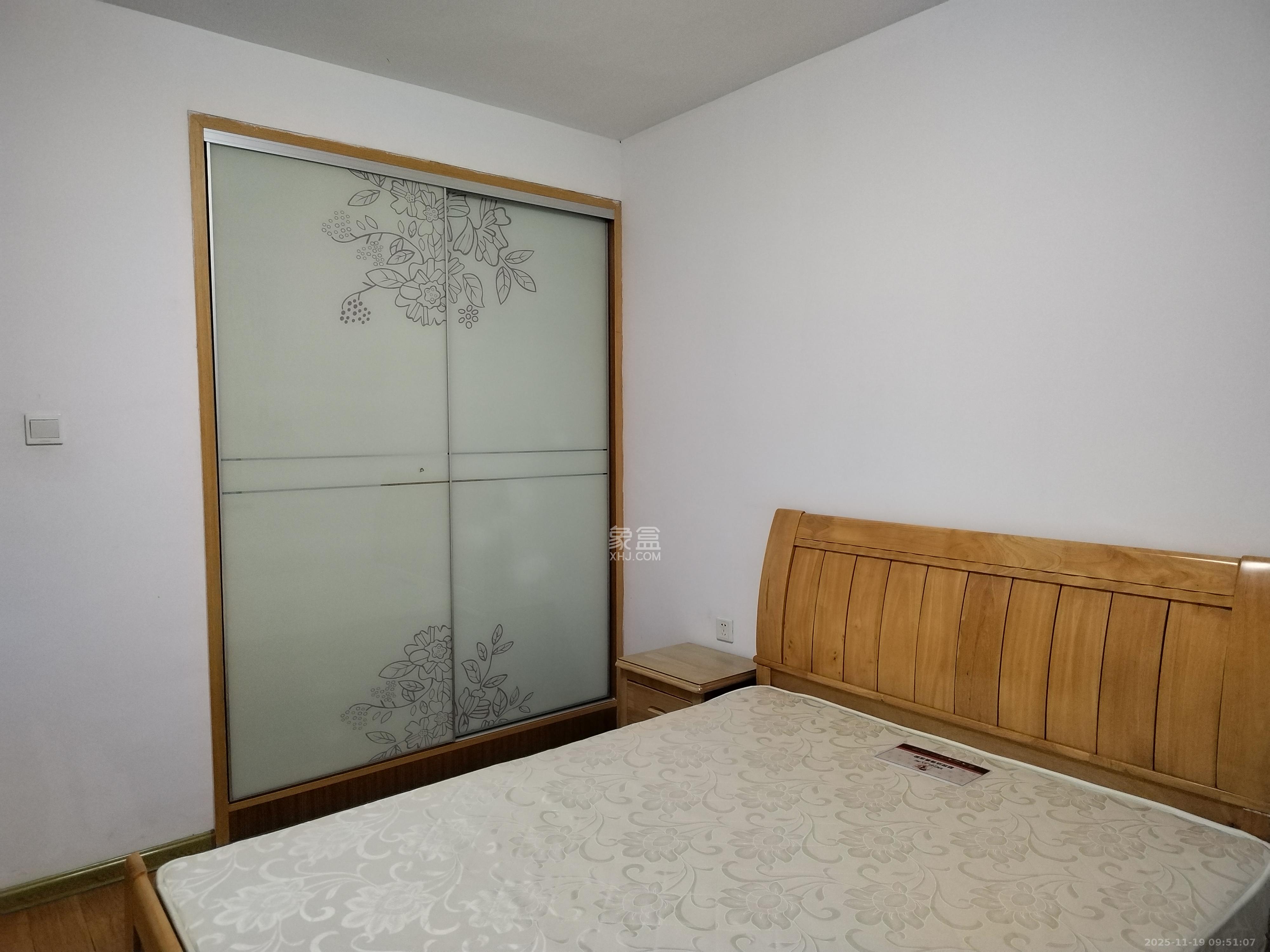 东岸锦城(东方人家)  3室2厅1卫    1600.0元/月室内图