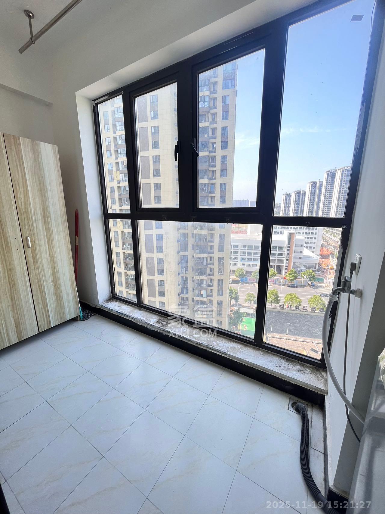 卓越蔚蓝城邦 3室2厅1卫 1800.0元/月 卓越蔚蓝城邦 3室2厅1卫 1800.0元/月室内图