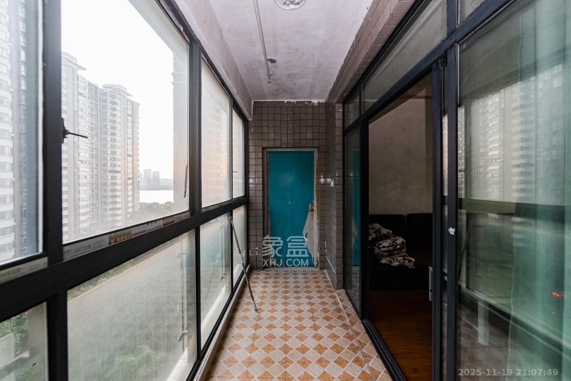 湘江世纪城聚江苑 3室2厅2卫 108.0万 湘江世纪城聚江苑 3室2厅2卫 108.0万阳台