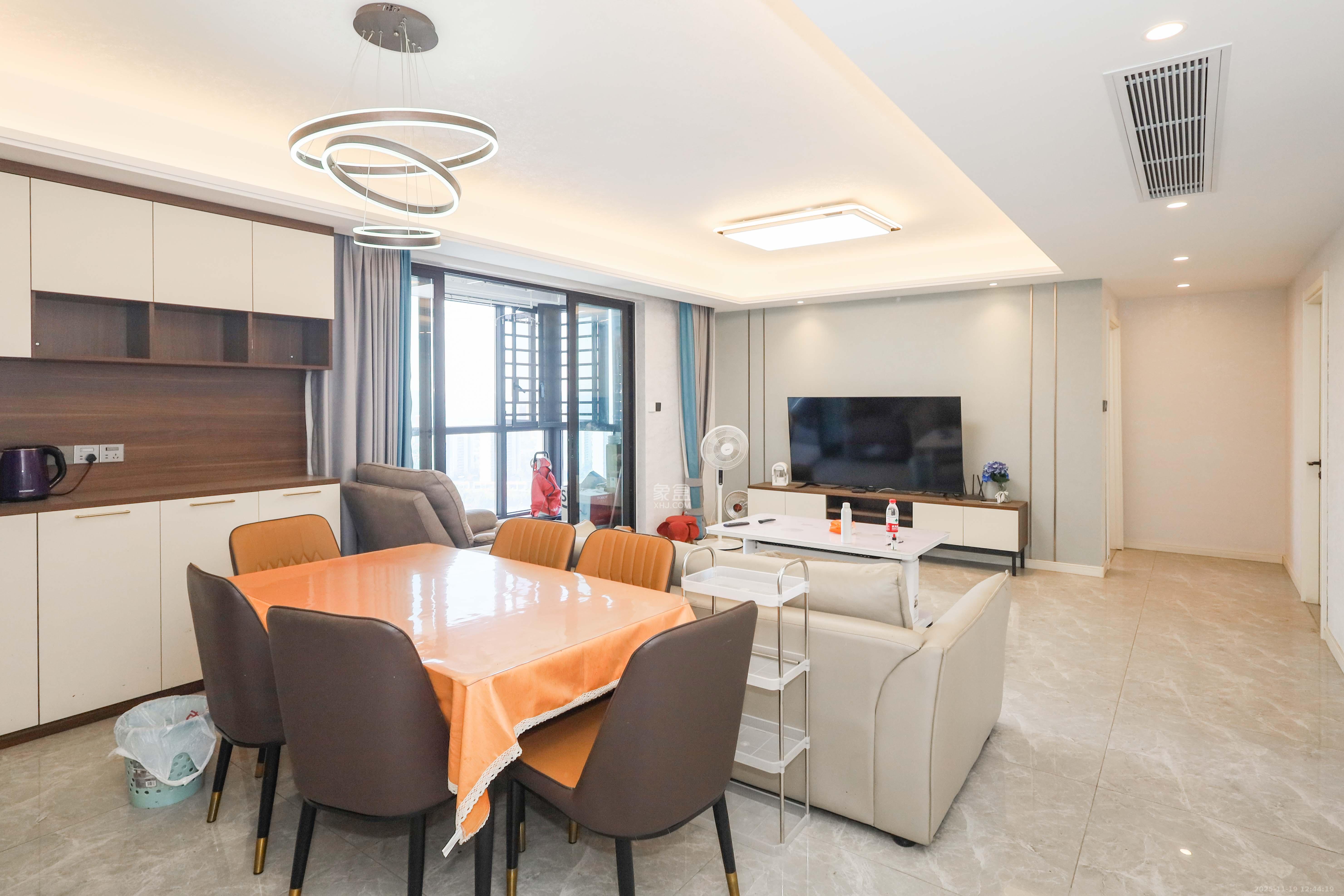 万科金色梦想B区 3室2厅2卫 145.0万 万科金色梦想B区 3室2厅2卫 145.0万客厅