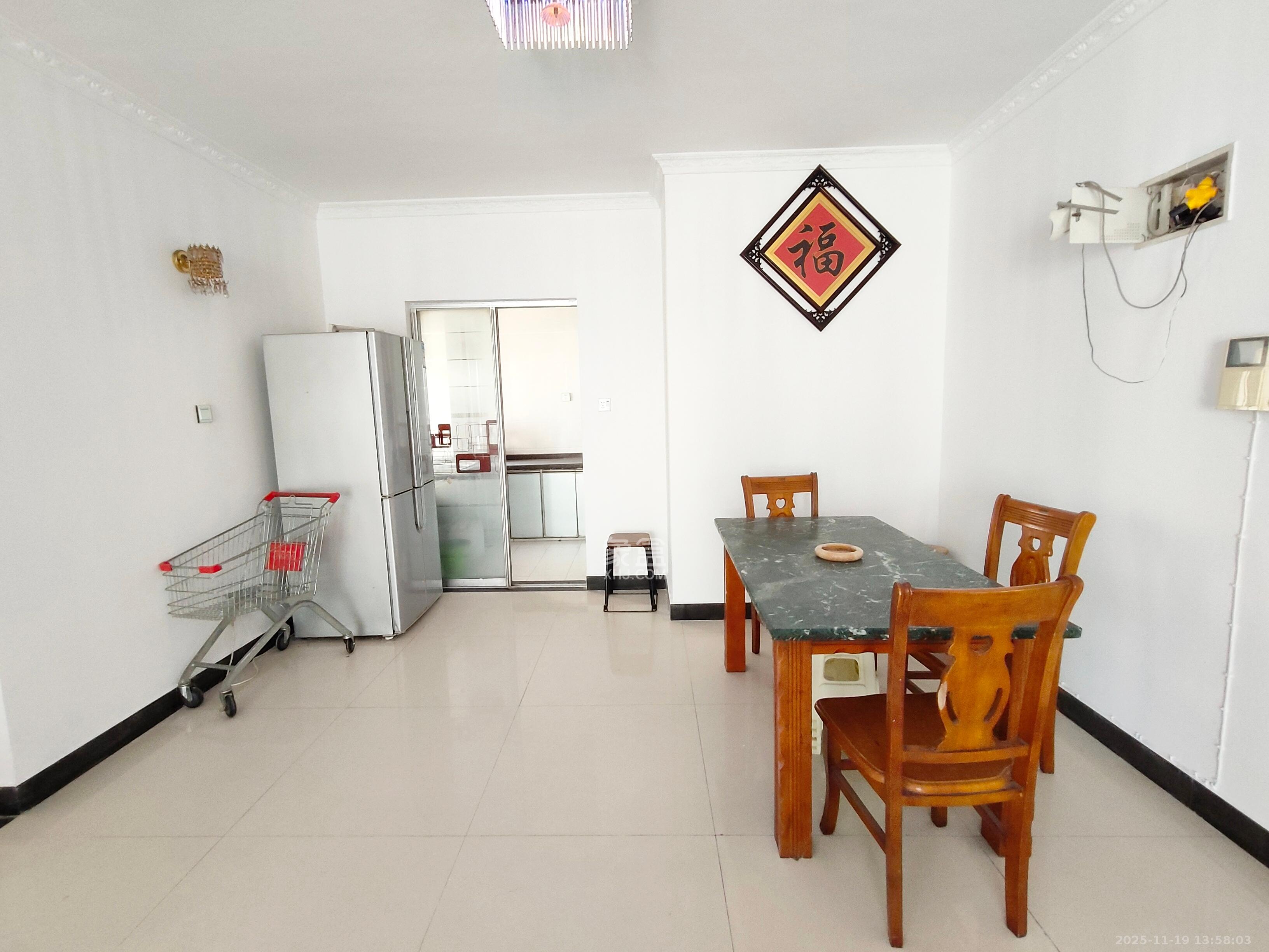 华天LOHO小镇 3室2厅1卫 1600.0元/月 华天LOHO小镇 3室2厅1卫 1600.0元/月室内图