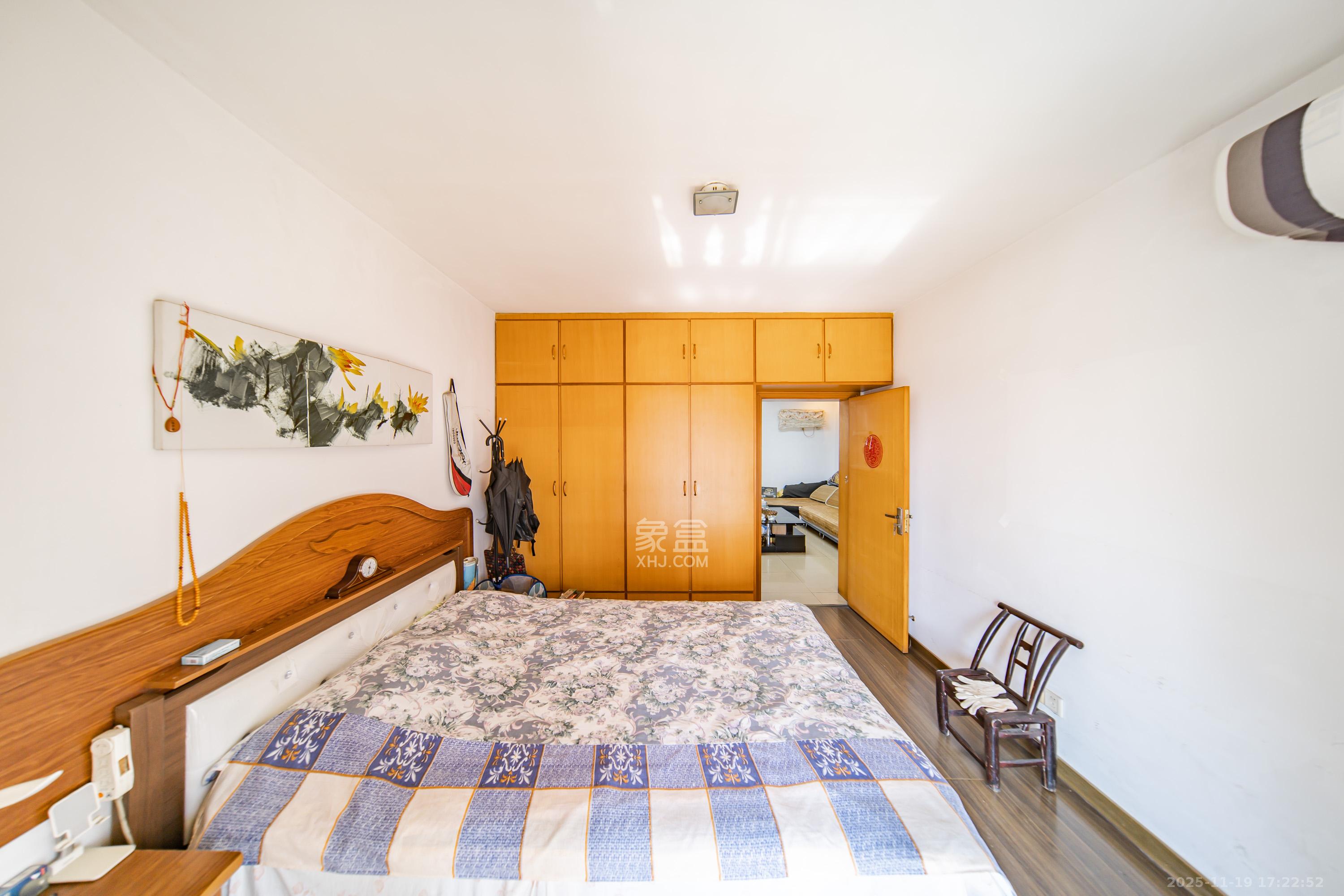 金帆小区  3室2厅2卫    55.0万卧室