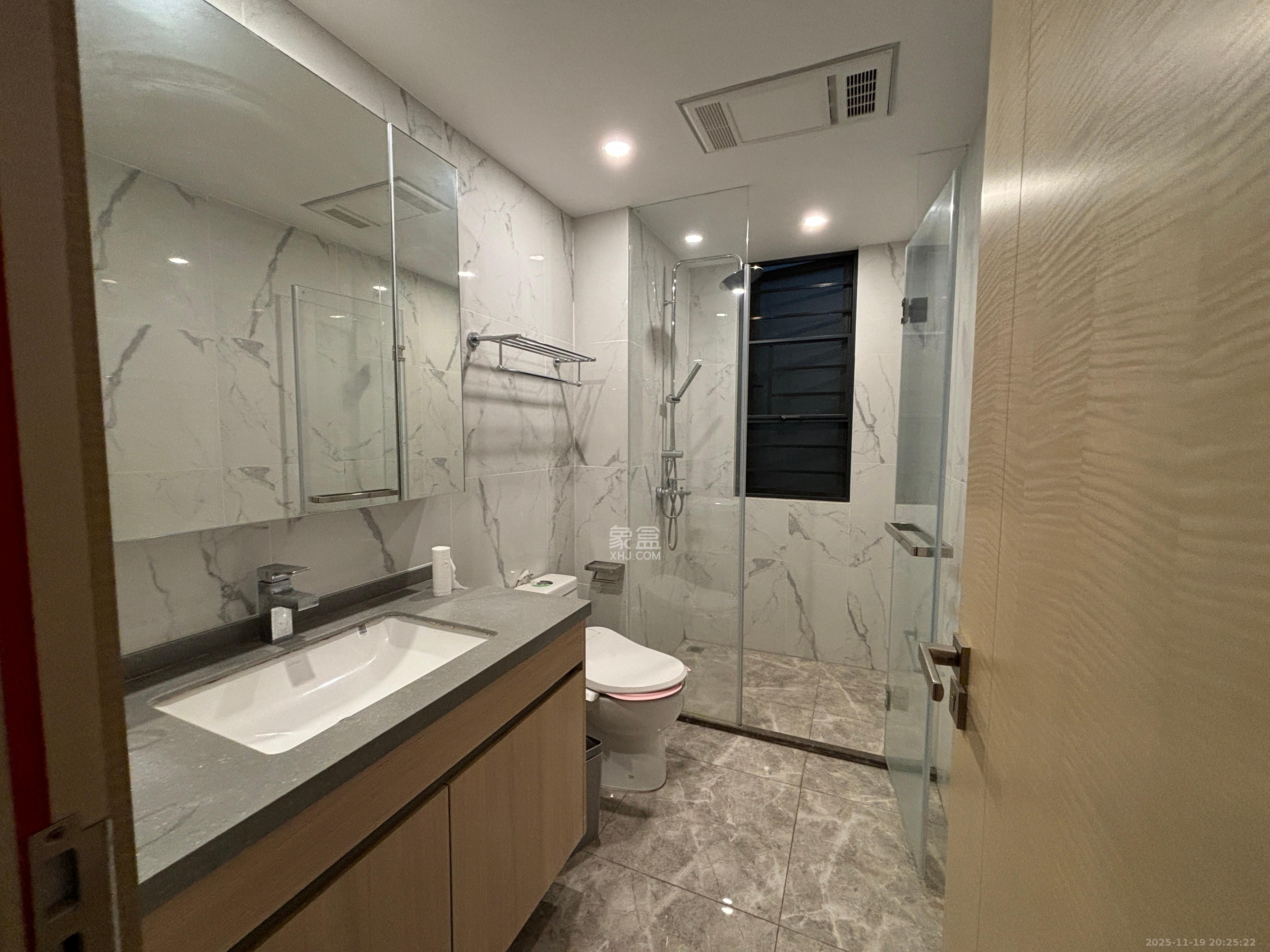 复地滨江金融中心 3室2厅2卫 4000.0元/月 复地滨江金融中心 3室2厅2卫 4000.0元/月室内图