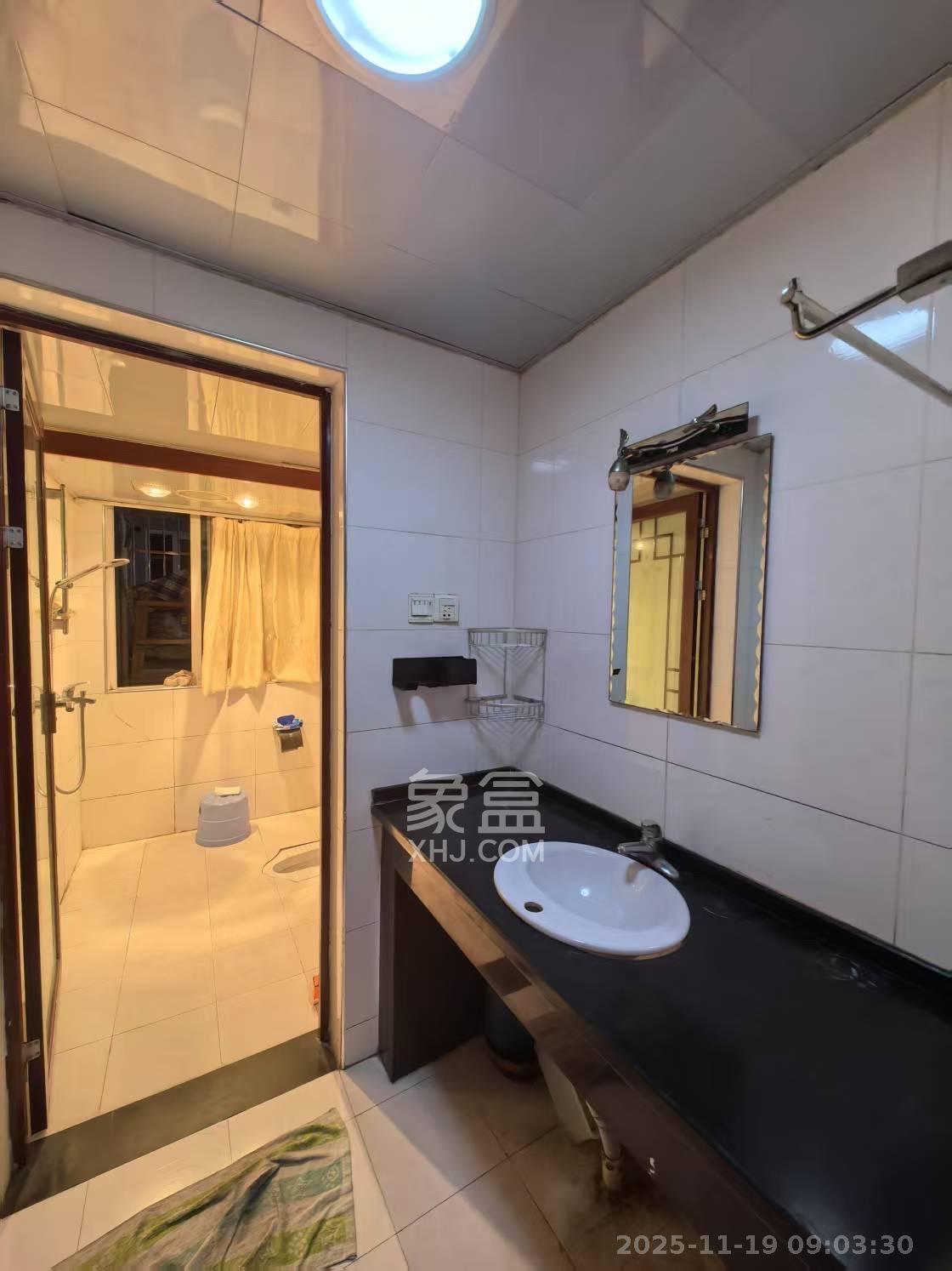 警苑星城  2室2厅1卫    1600.0元/月室内图