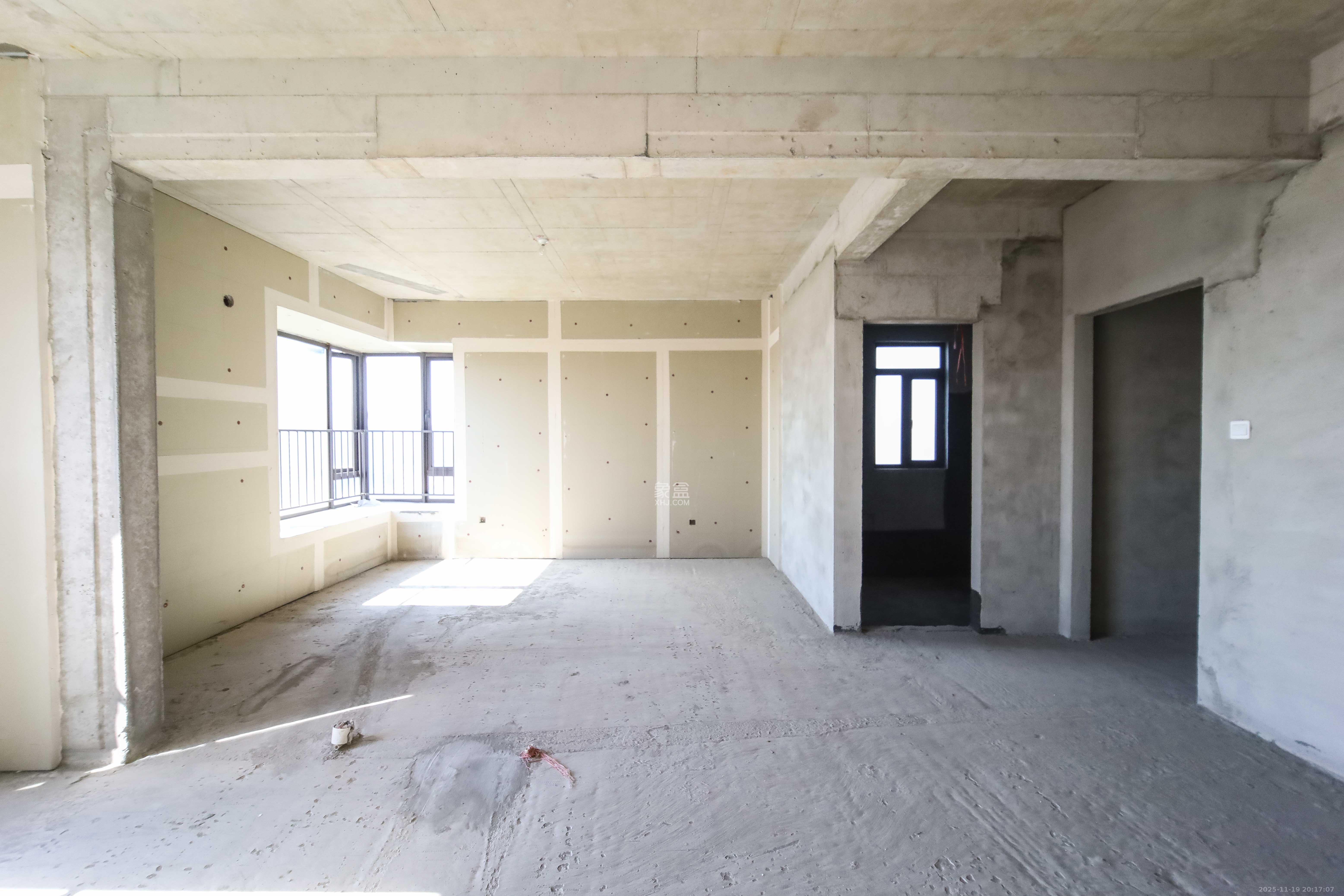 湘林熙水豪庭 4室2厅2卫 240.0万 湘林熙水豪庭 4室2厅2卫 240.0万卧室