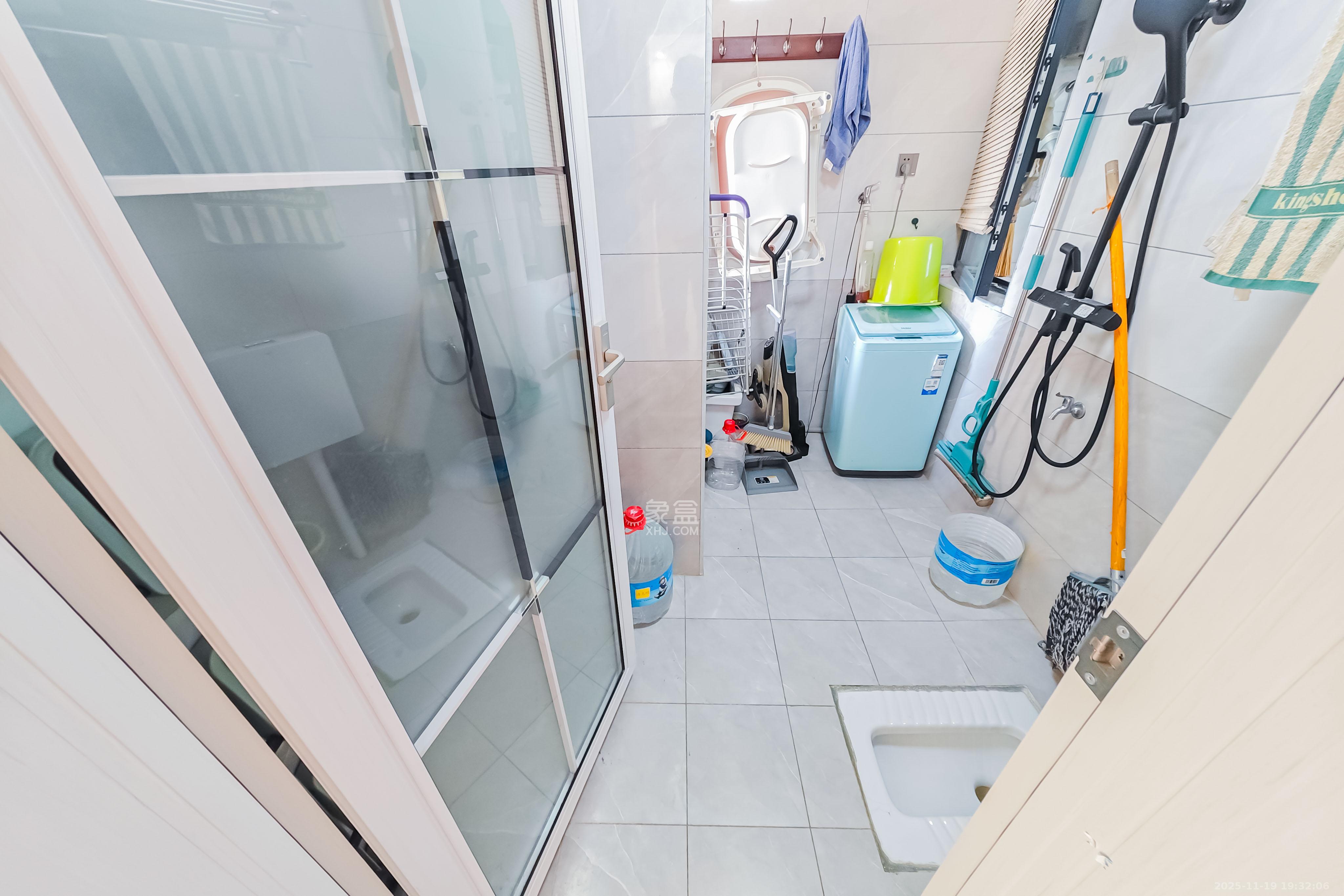 环亚高铁芯城  3室2厅2卫    120.0万卫生间