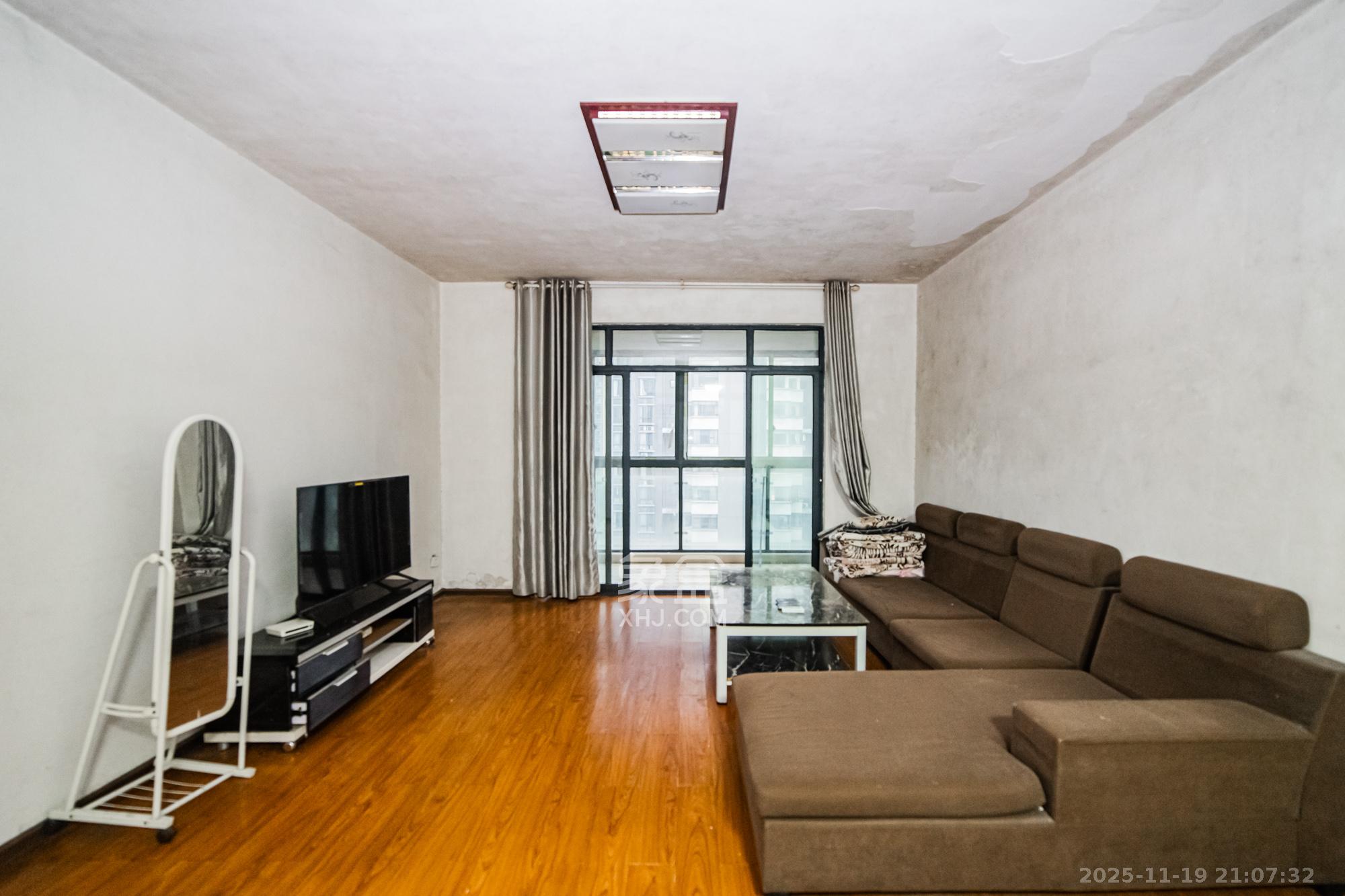 湘江世纪城聚江苑 3室2厅2卫 108.0万 湘江世纪城聚江苑 3室2厅2卫 108.0万客厅