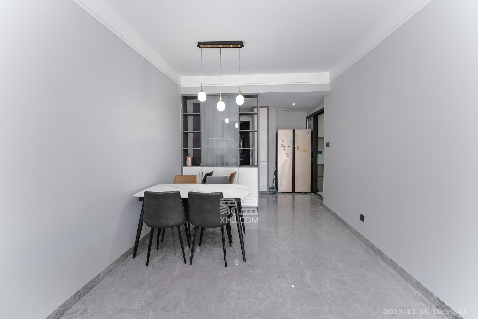 保利香槟国际 3室2厅2卫 84.8万 保利香槟国际 3室2厅2卫 84.8万客厅