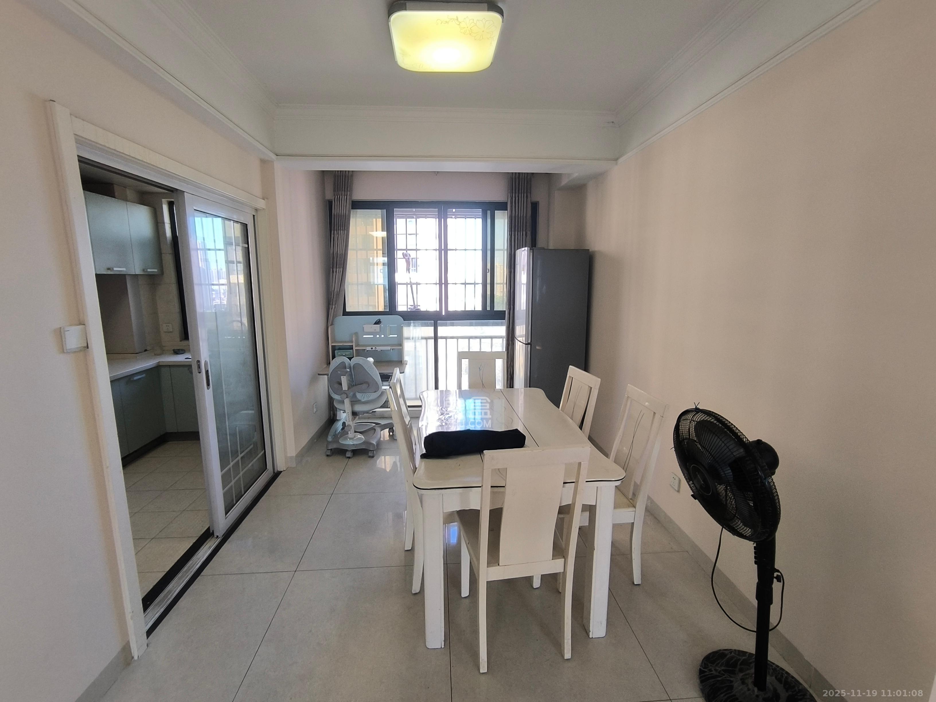 江山如画  3室2厅1卫    2500.0元/月室内图