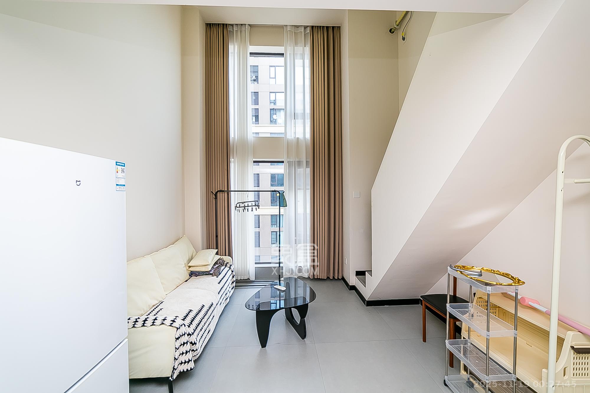 卓越江岸  1室1厅1卫    30.0万