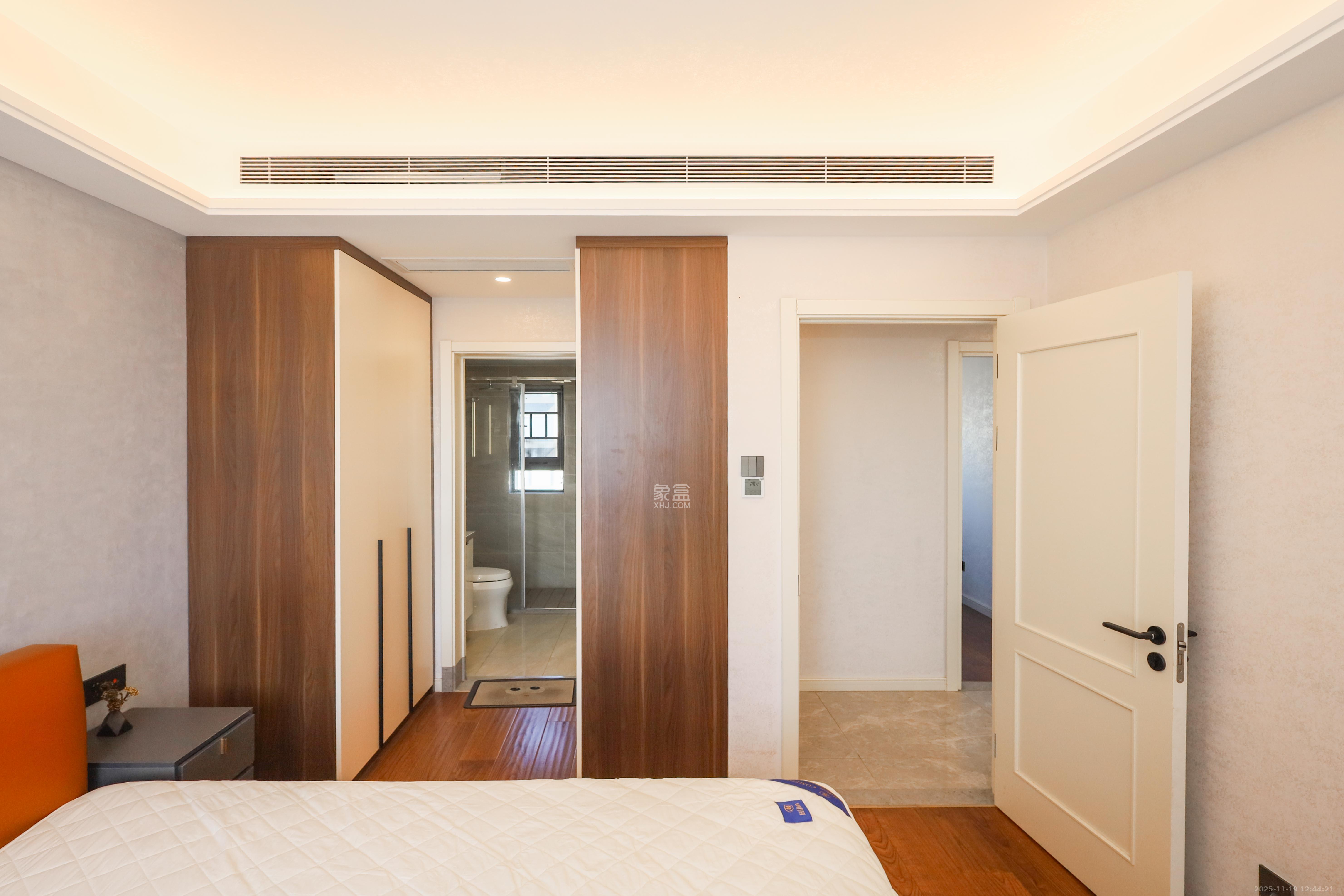 万科金色梦想B区  3室2厅2卫    145.0万卧室