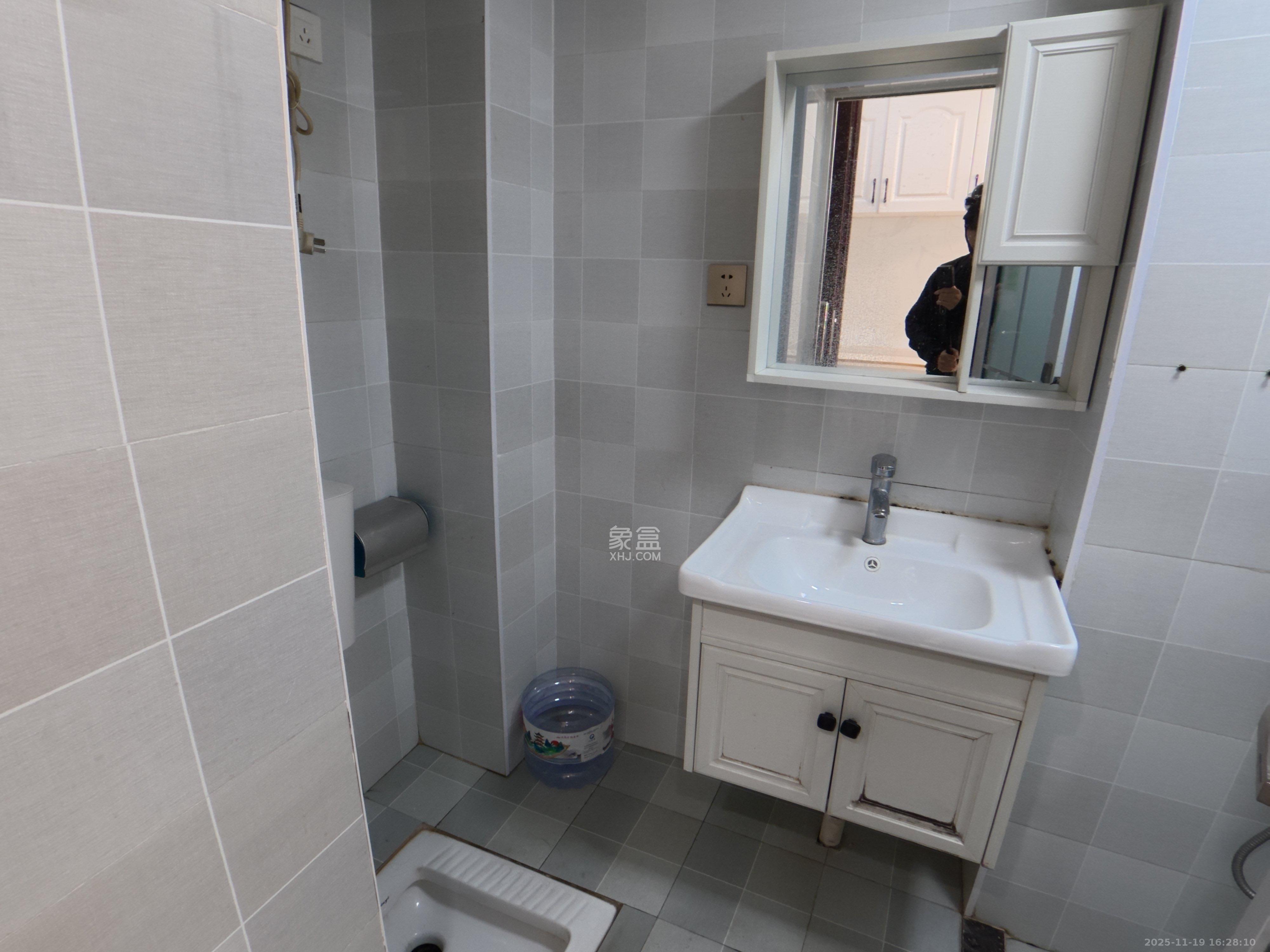 中海新城熙岸（中信新城五期）  1室1厅1卫    1000.0元/月室内图