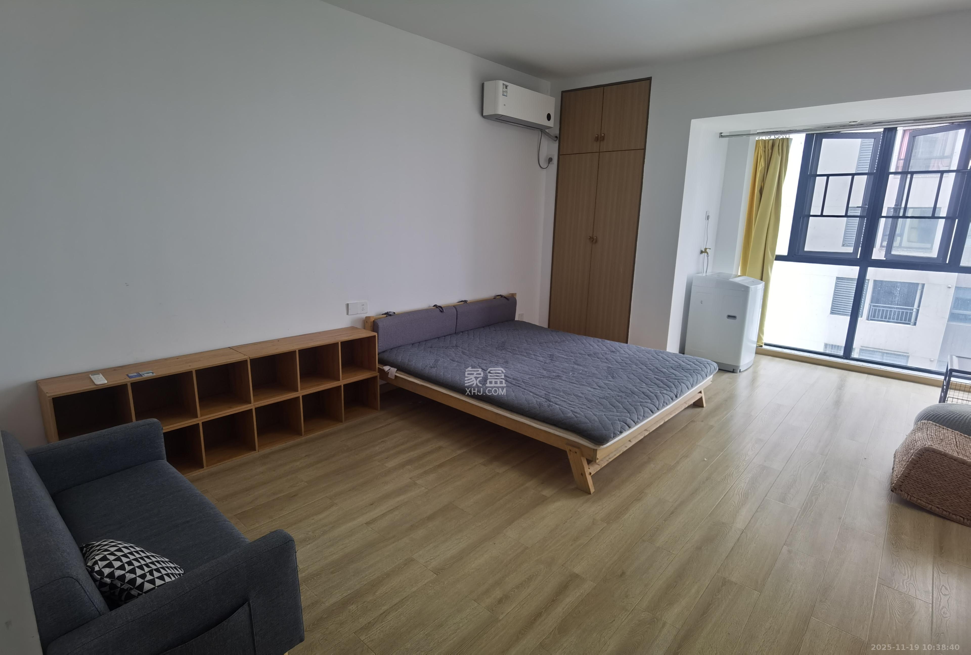 中交里城  1室1厅1卫    1500.0元/月室内图