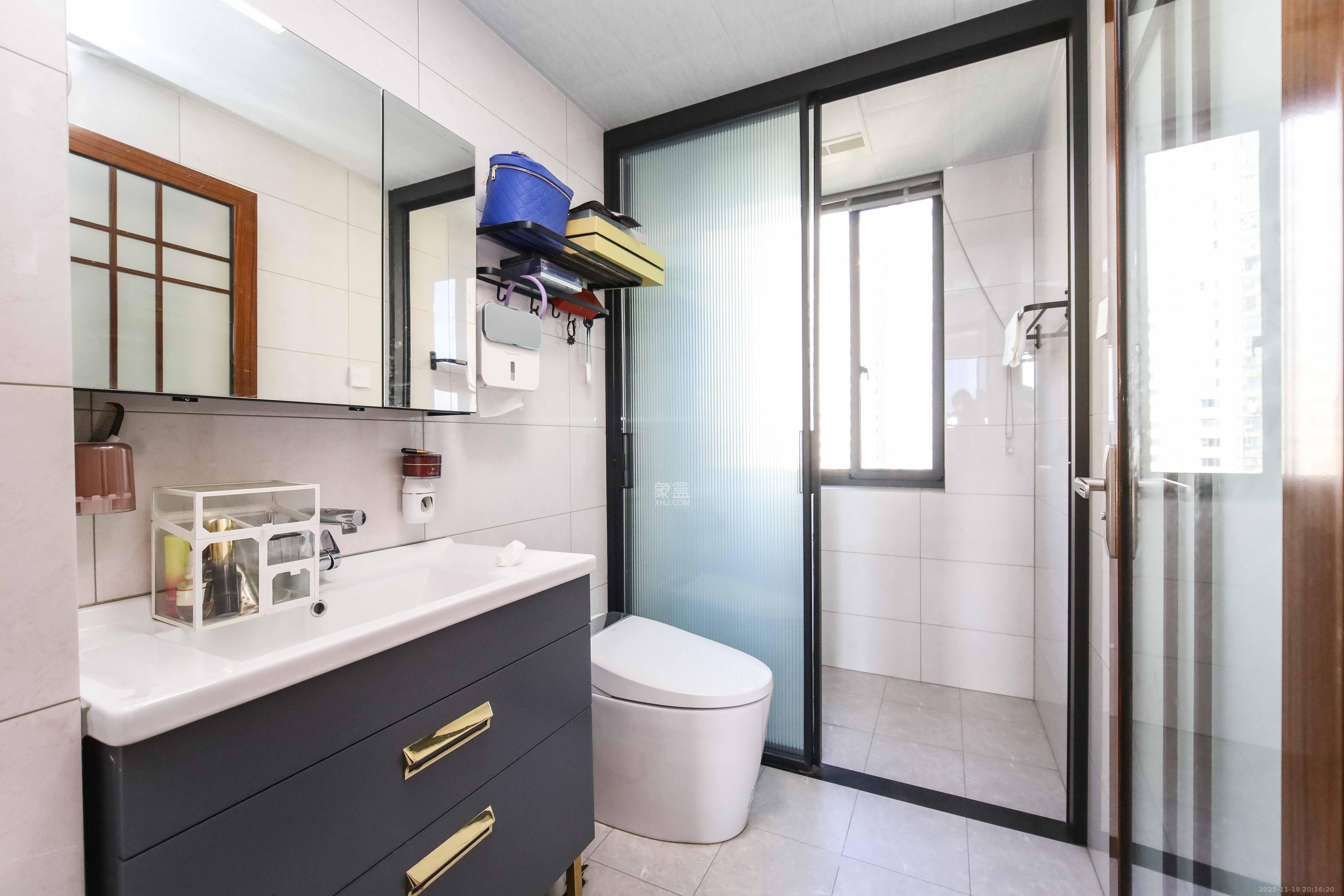 江河东澜湾  4室2厅2卫    132.0万卫生间