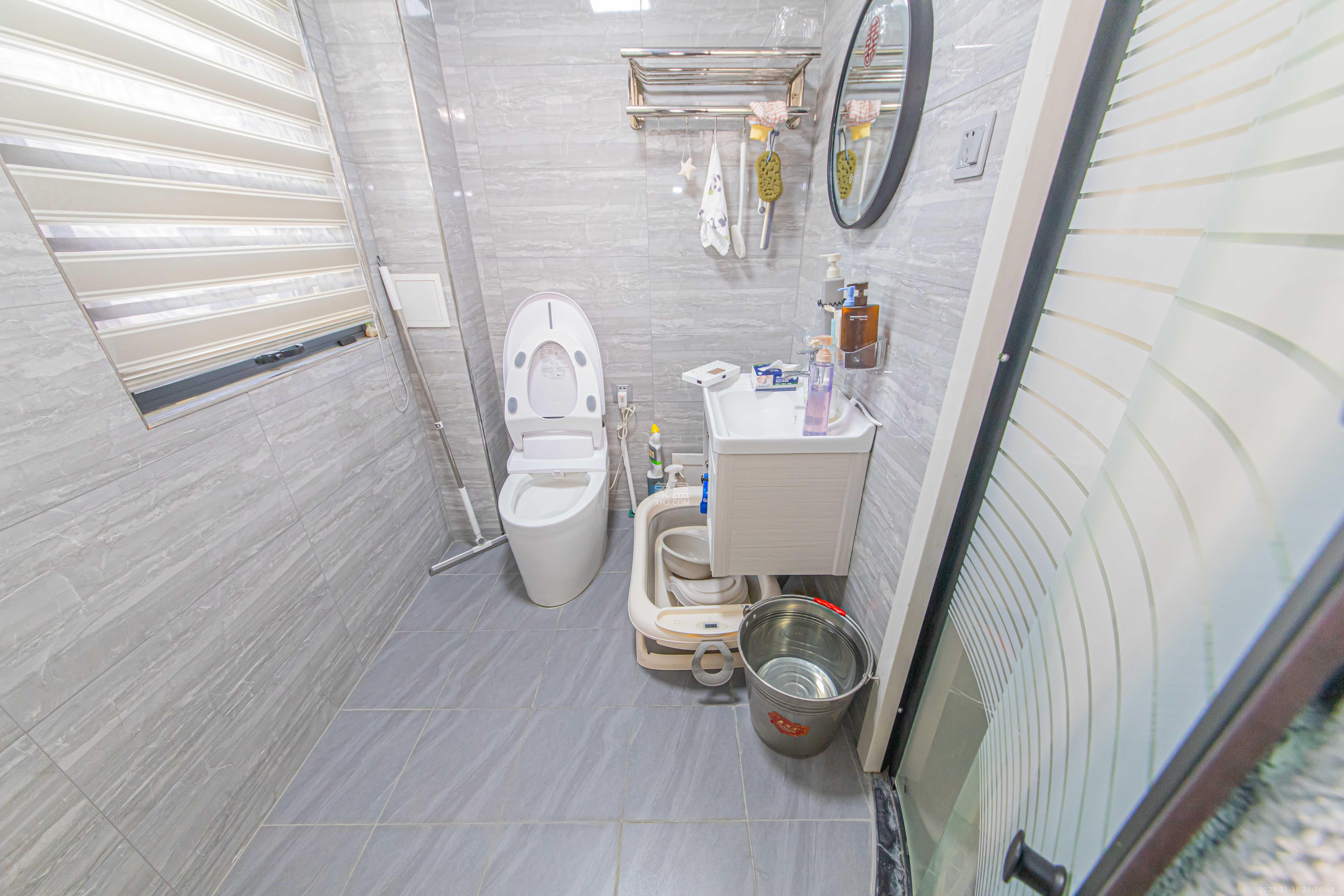 鑫远玲珑  3室2厅2卫    136.0万卫生间