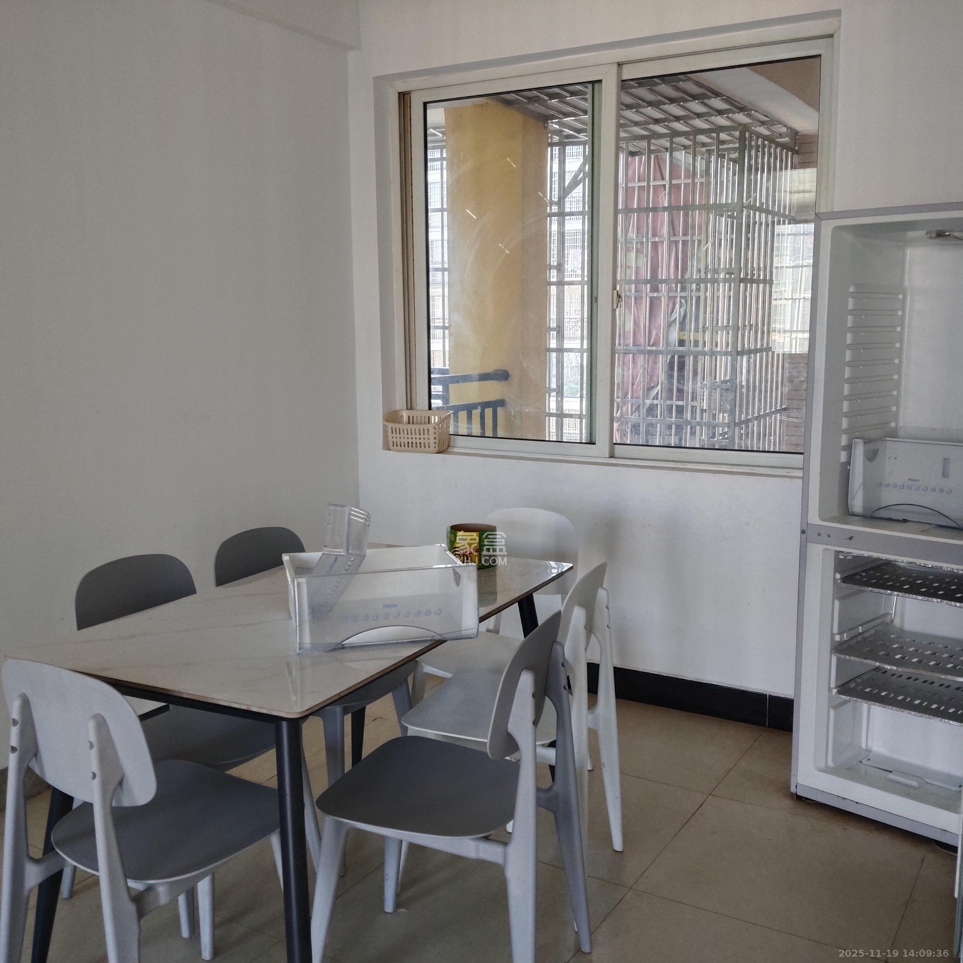 和润园一、二期  3室2厅2卫    1600.0元/月室内图