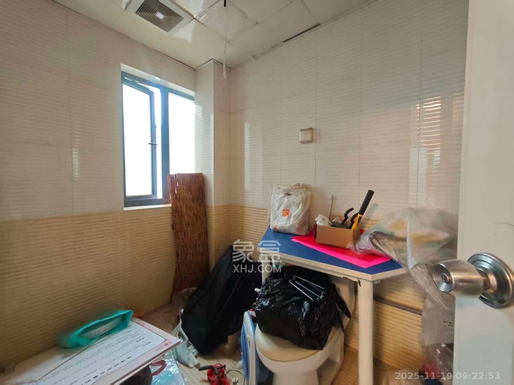 馨域公寓  3室2厅1卫    3500.0元/月室内图