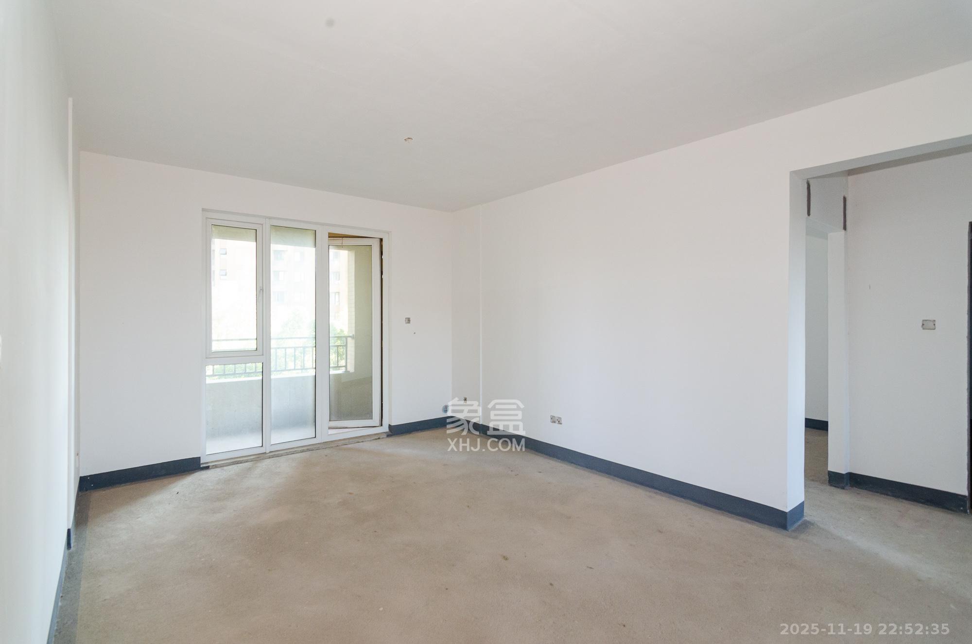 金地三千府(金地湖山樾、金地自在城) 3室2厅1卫 60.0万 金地三千府(金地湖山樾、金地自在城) 3室2厅1卫 60.0万客厅