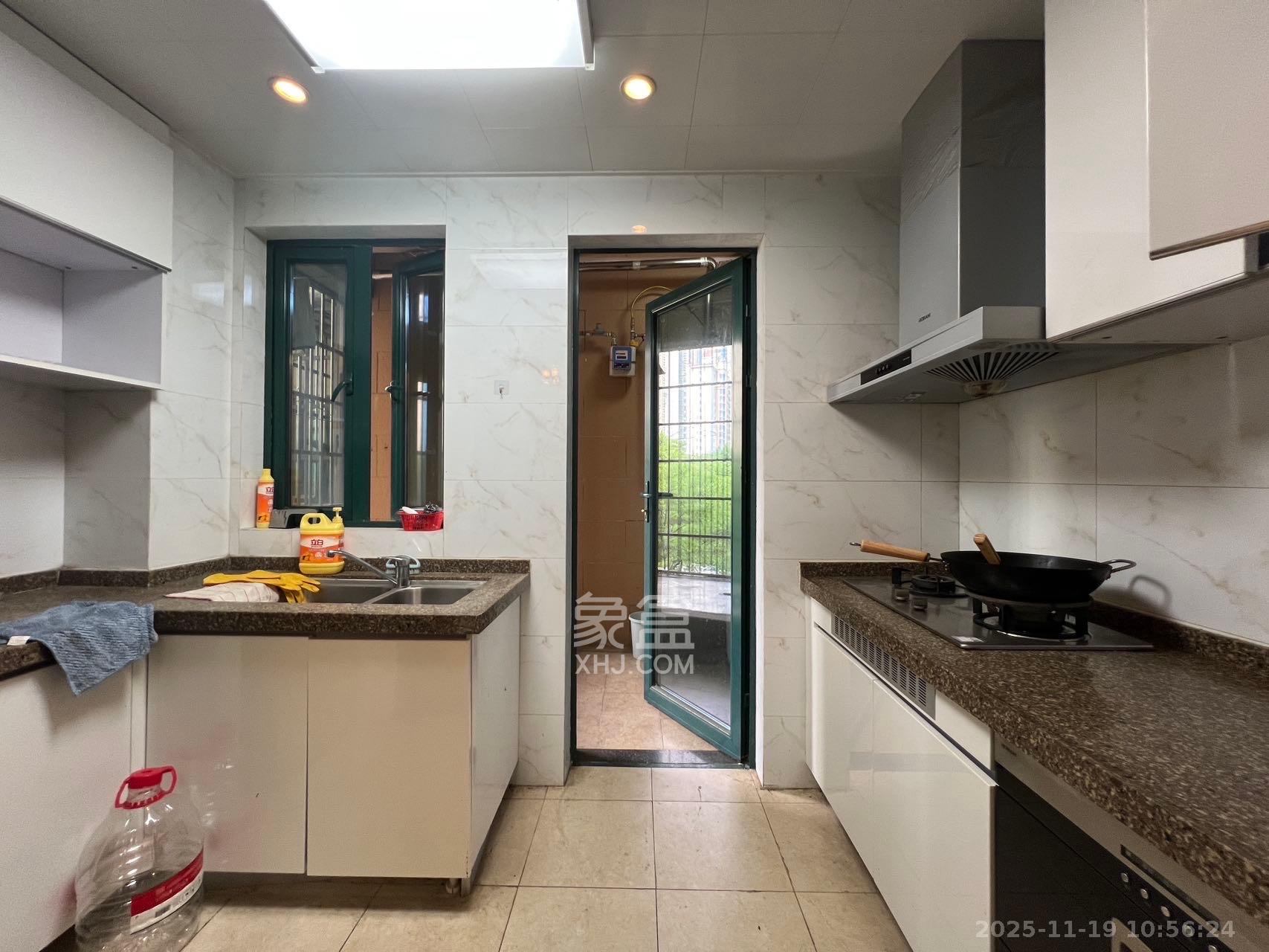 恒大雅苑  3室2厅2卫    2300.0元/月室内图