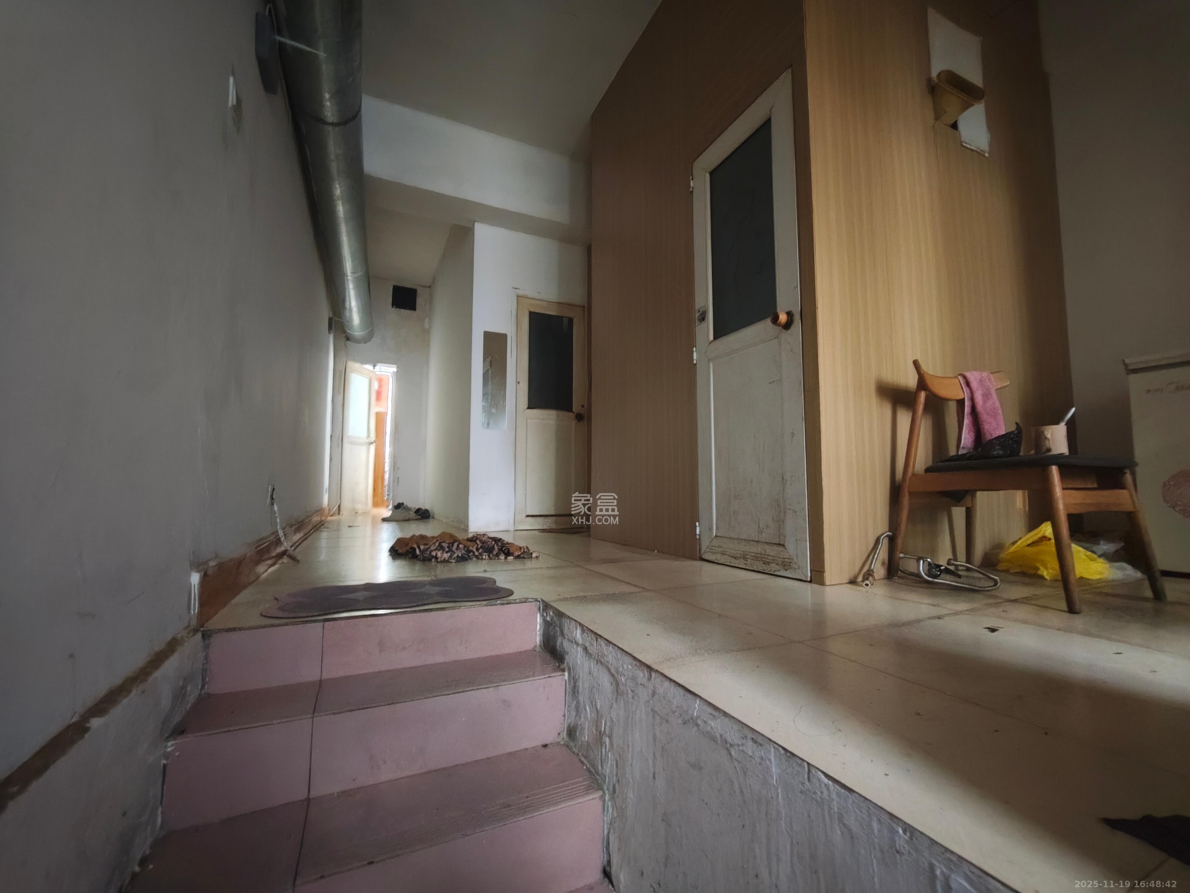 山水人家一二期   105.13㎡      2500.0元/月室内图