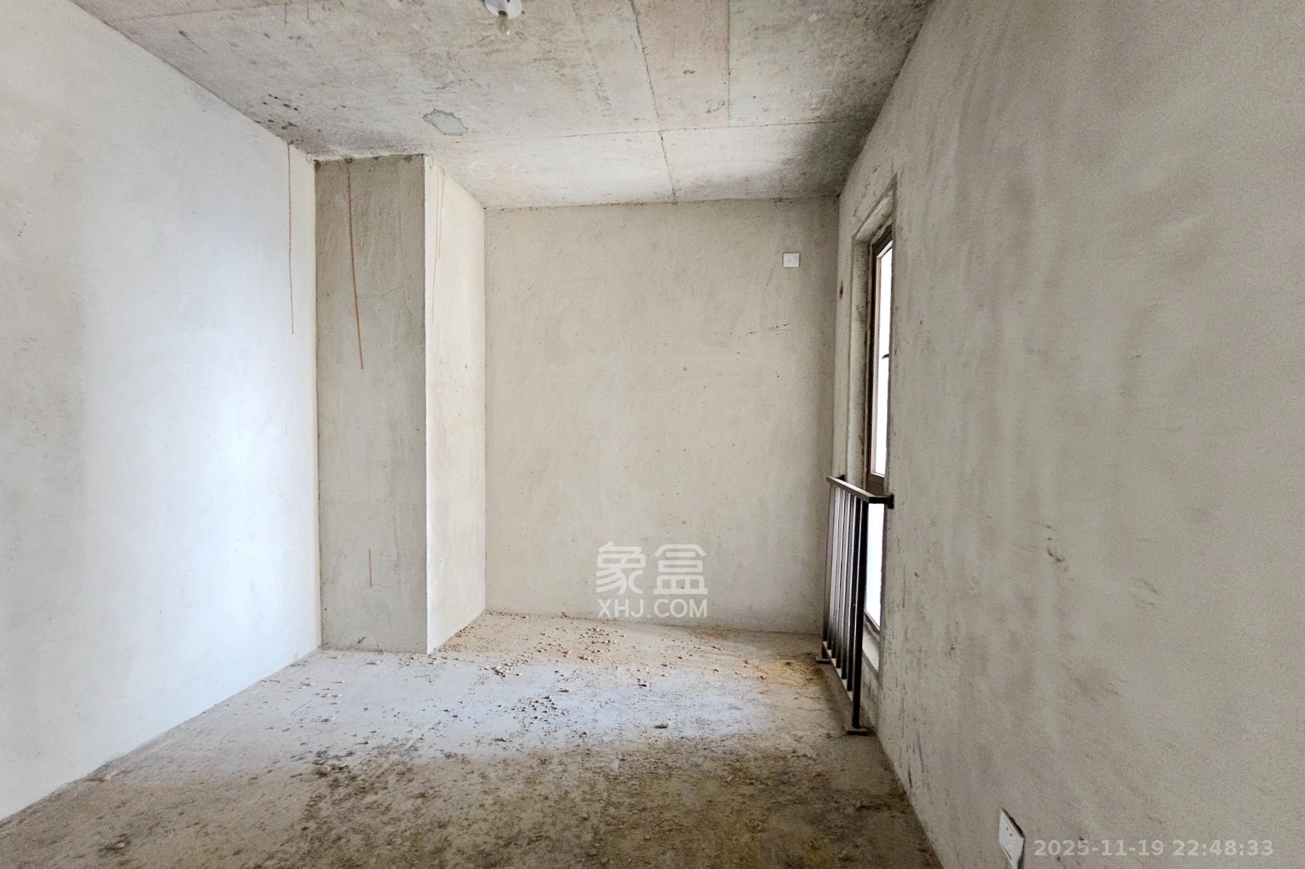 明昇壹城(明昇时代广场)二期 5室3厅3卫 188.8万 明昇壹城(明昇时代广场)二期 5室3厅3卫 188.8万卧室