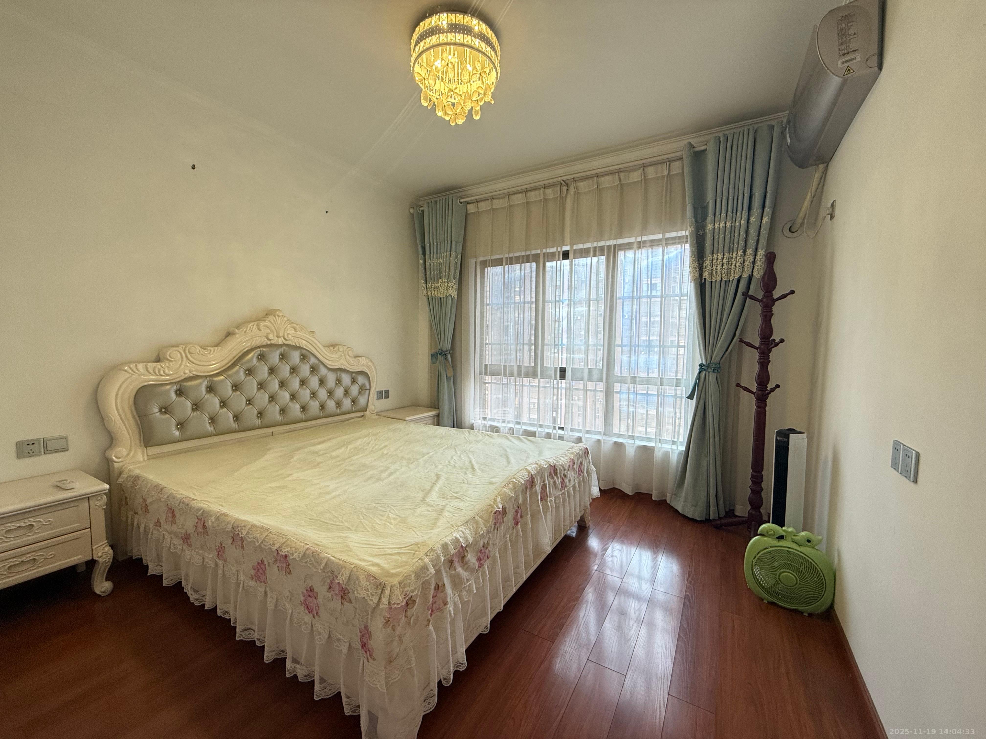 家和院  4室2厅2卫    2500.0元/月室内图