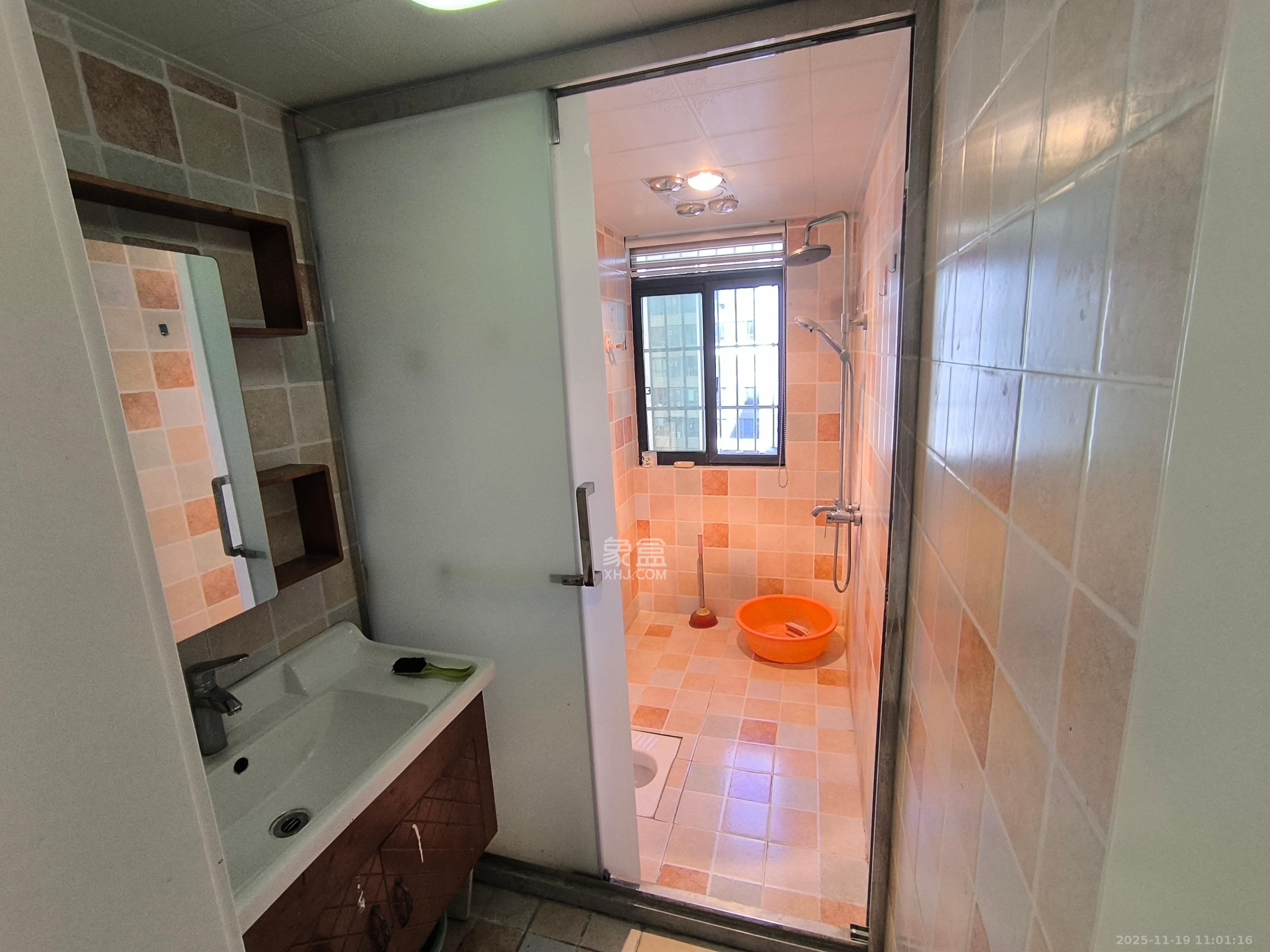 江山如画  3室2厅1卫    2500.0元/月室内图