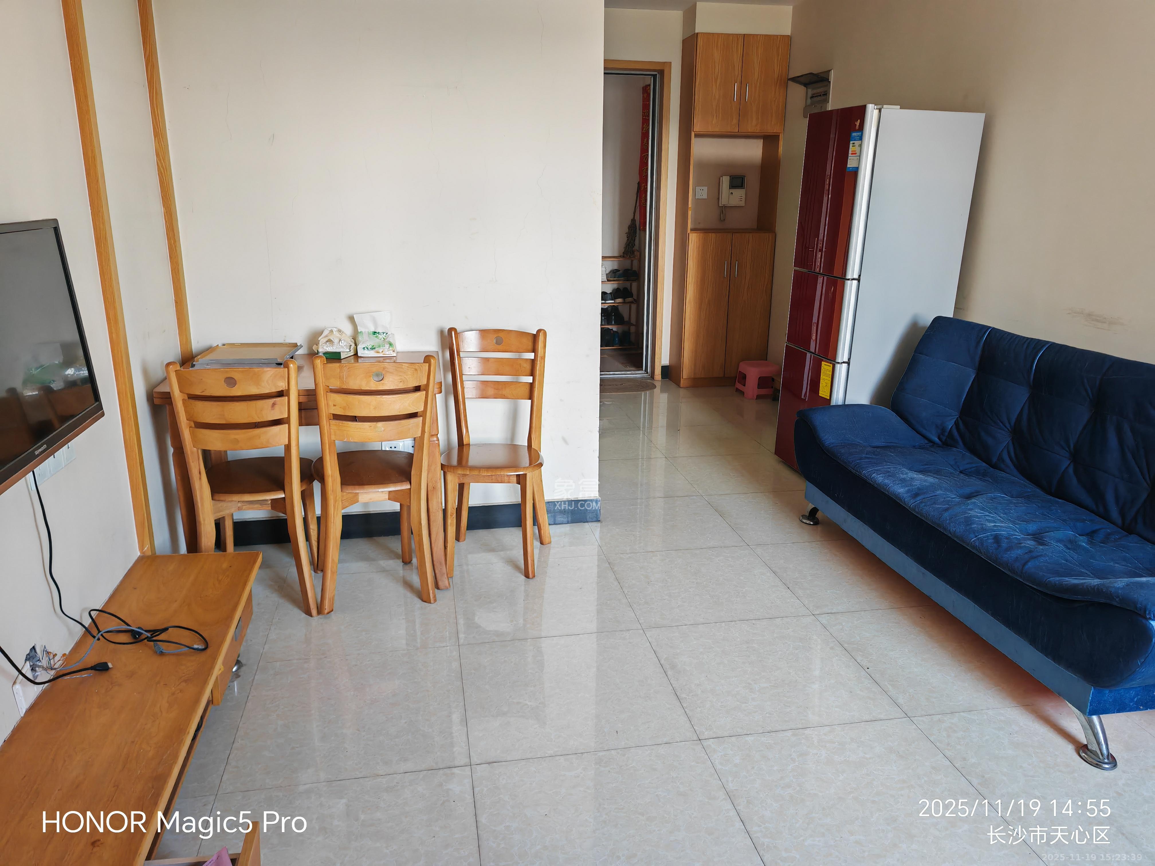 怡海星城  1室1厅1卫    1300.0元/月室内图