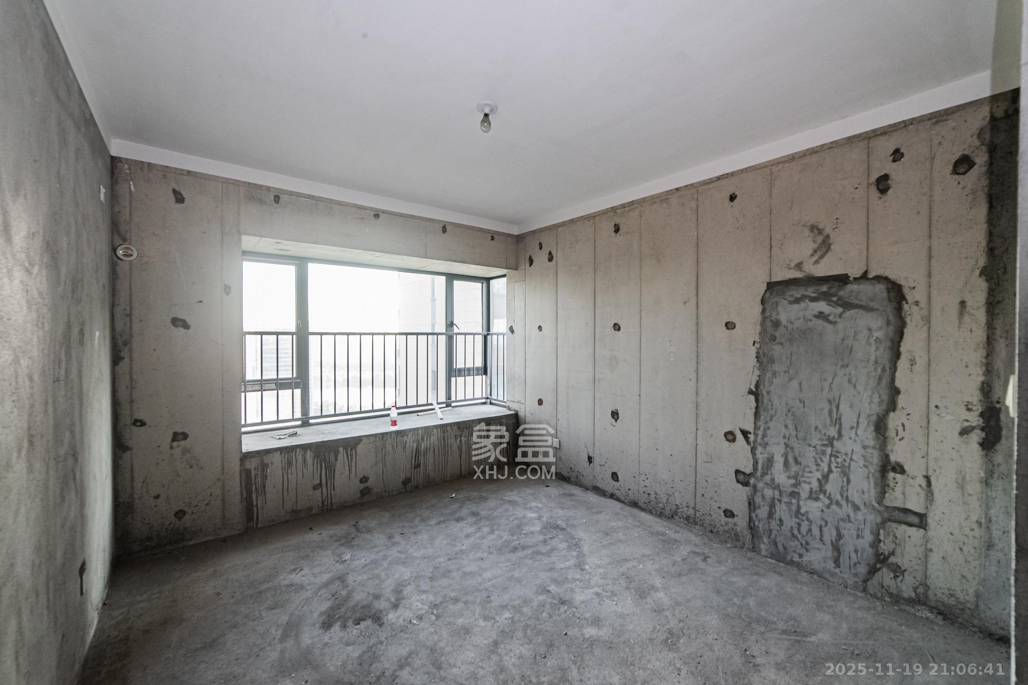 五矿沁园金城（春和景园）  4室2厅2卫    120.0万卧室