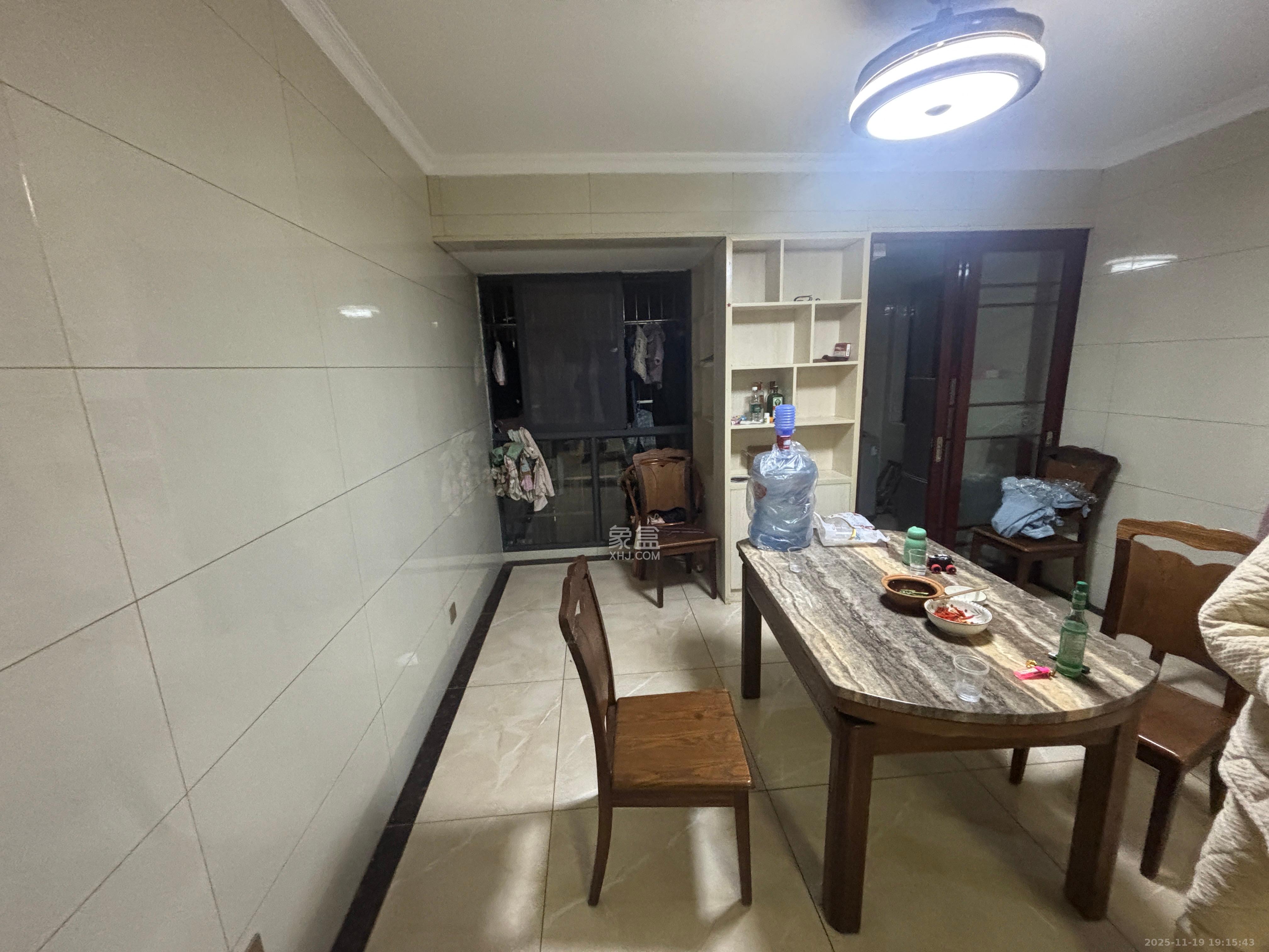 桥头家苑一期  3室2厅2卫    1600.0元/月室内图