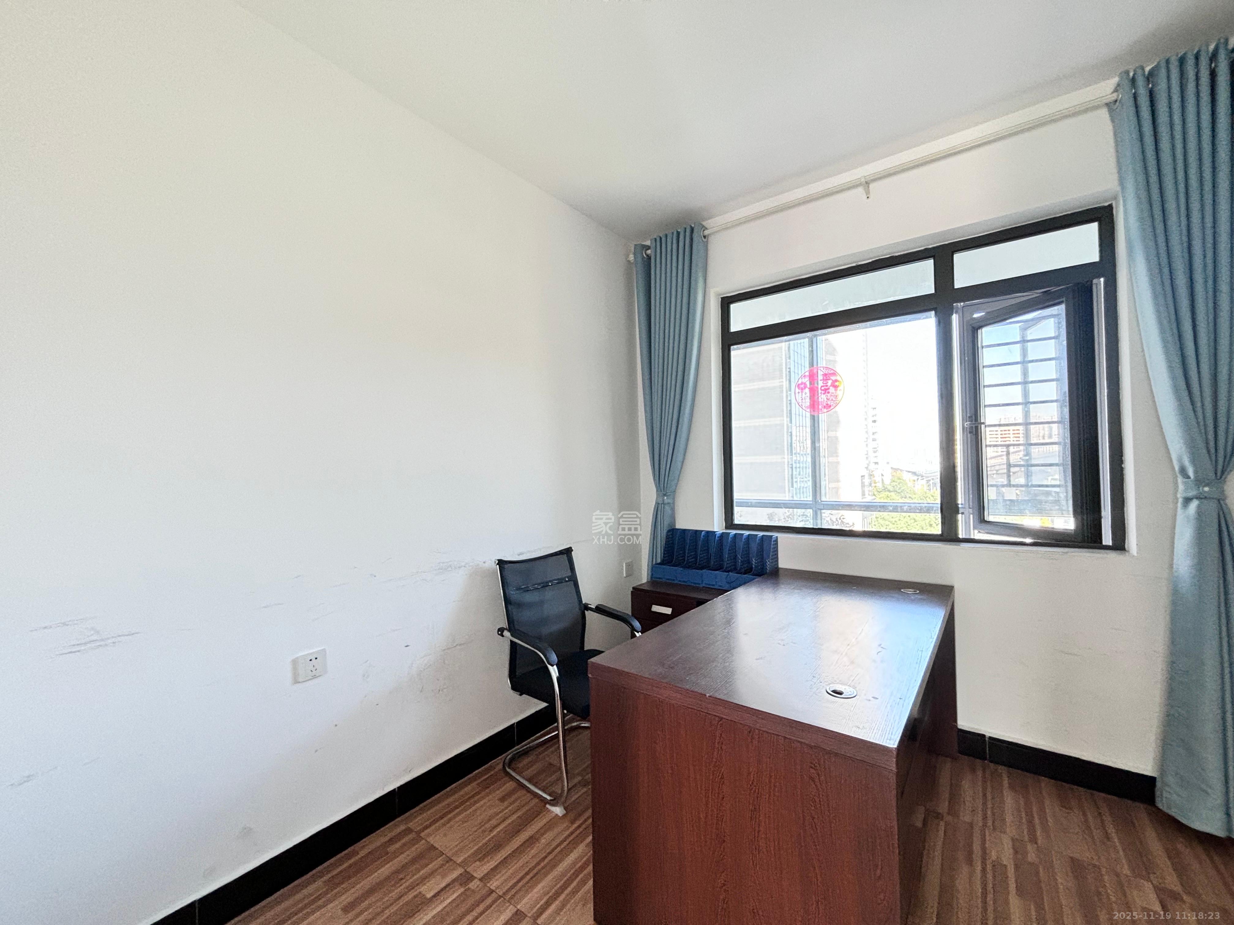 创元时代（成兴景苑）  4室2厅2卫    2800.0元/月室内图