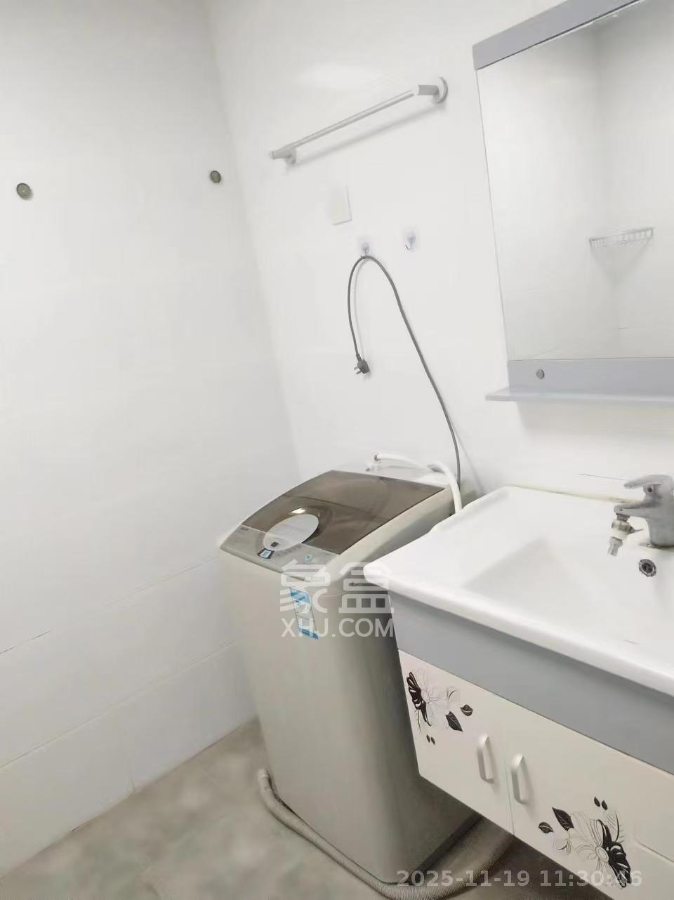 奥克斯广场  1室1厅1卫    1900.0元/月室内图