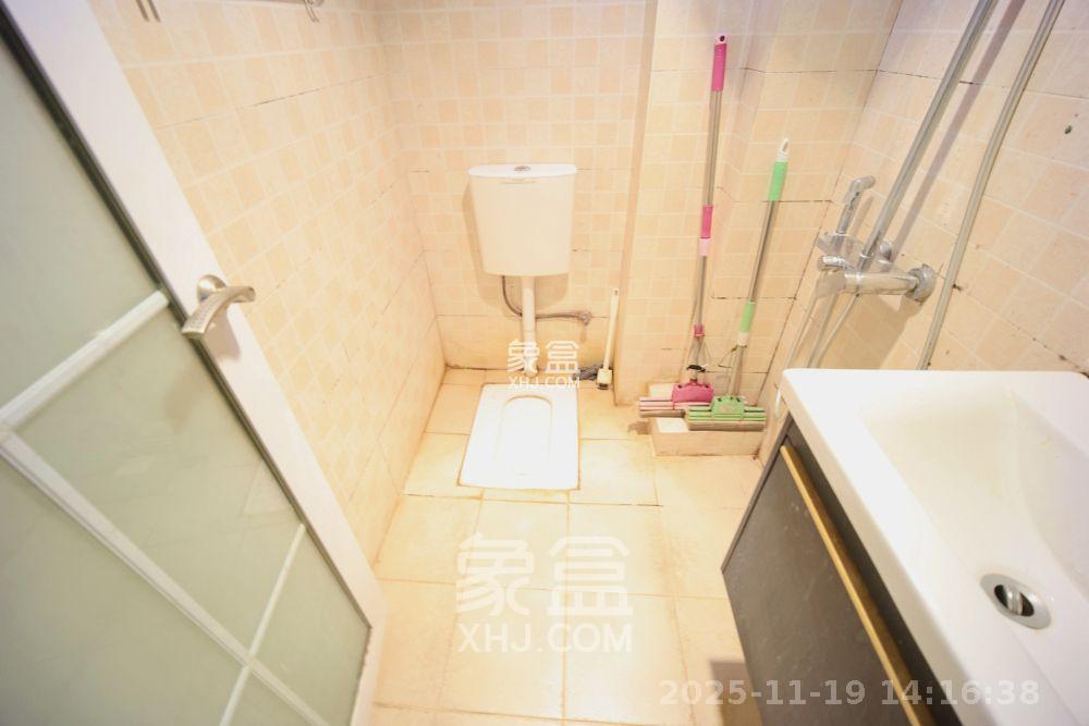 建鸿达华都（华都小户型及大华写字楼）  2室1厅1卫    2400.0元/月室内图