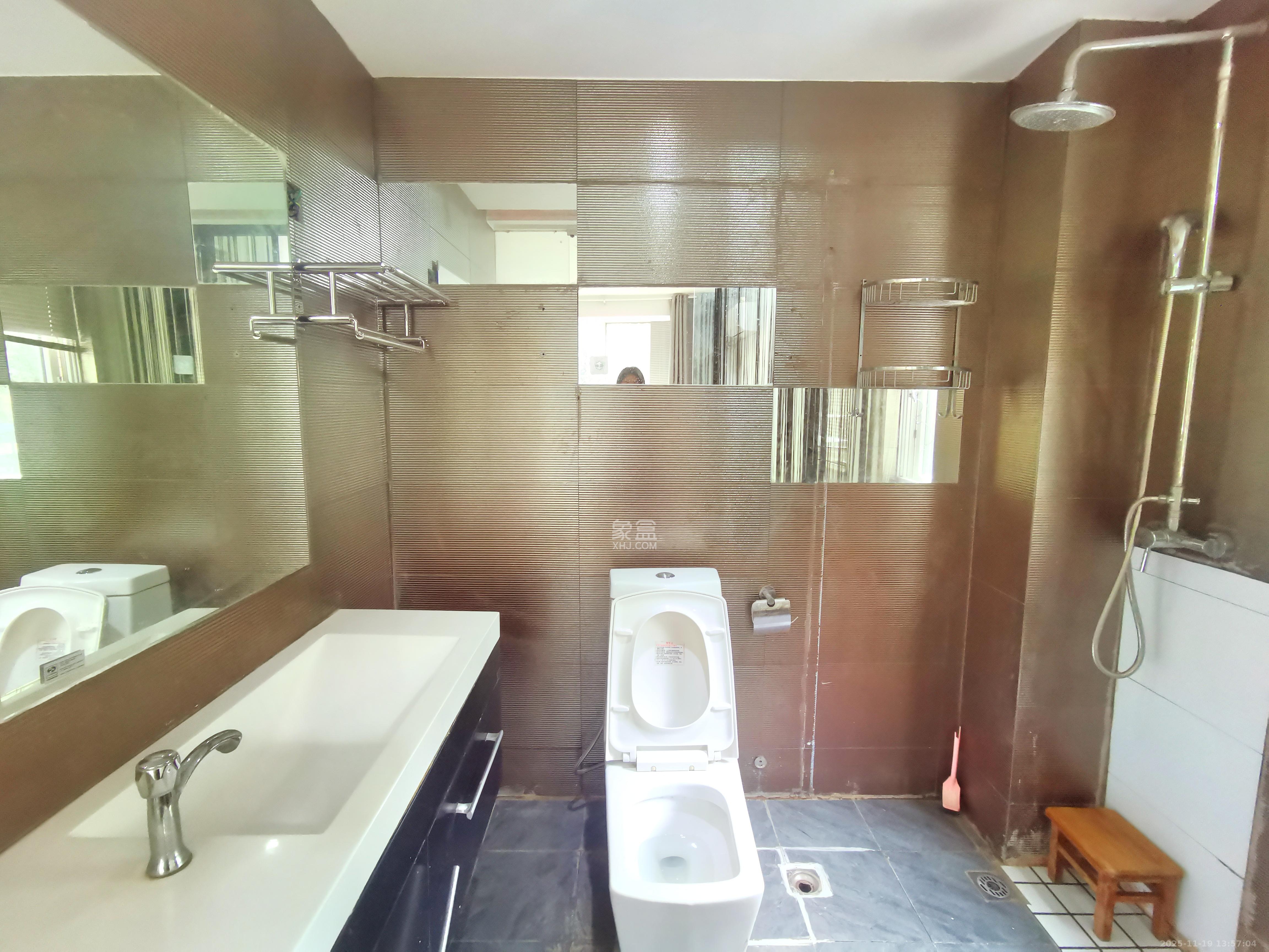 山语城一期  3室2厅1卫    2200.0元/月室内图