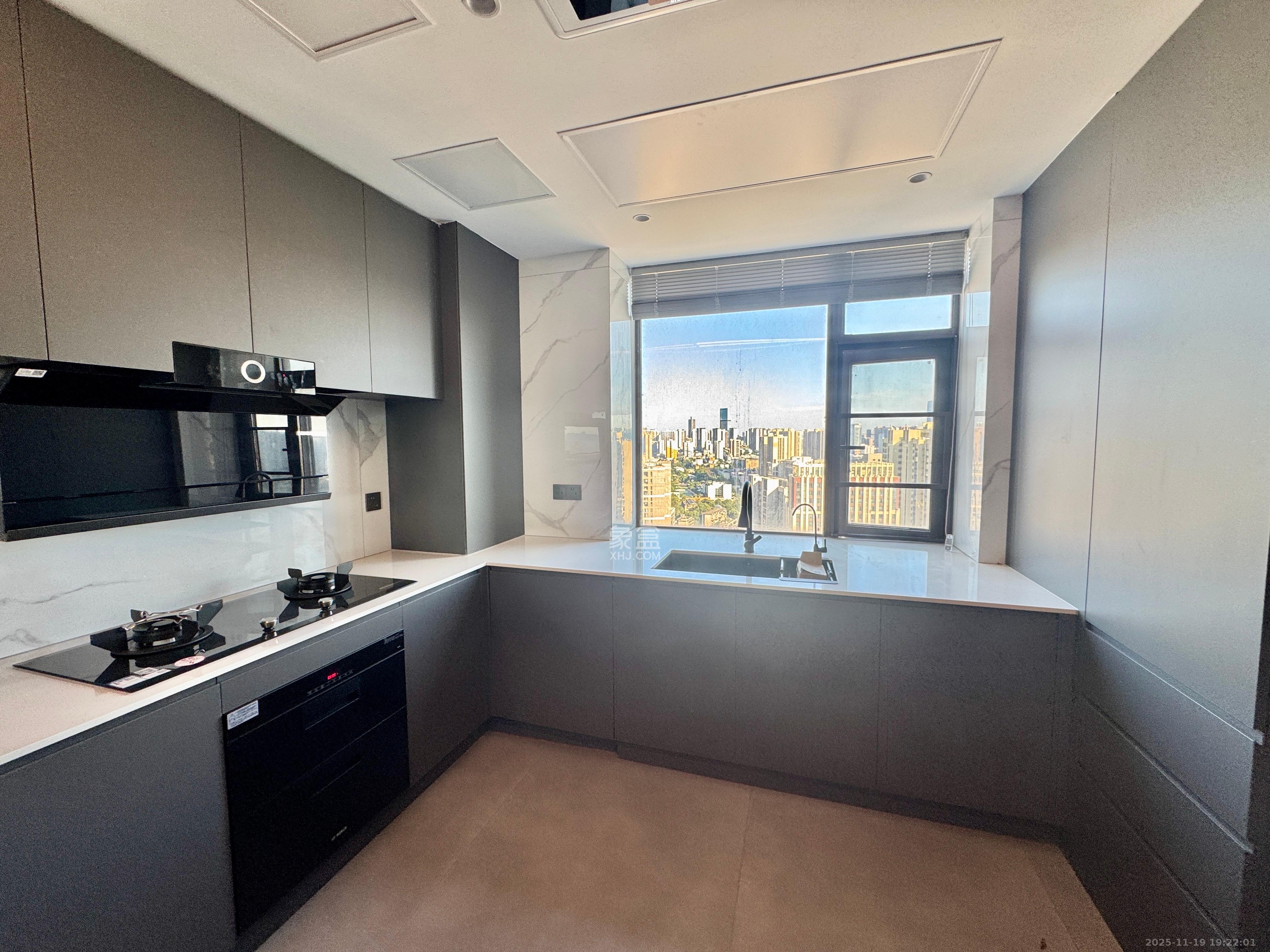 中建江山壹号 4室2厅3卫 32000.0元/月 中建江山壹号 4室2厅3卫 32000.0元/月室内图